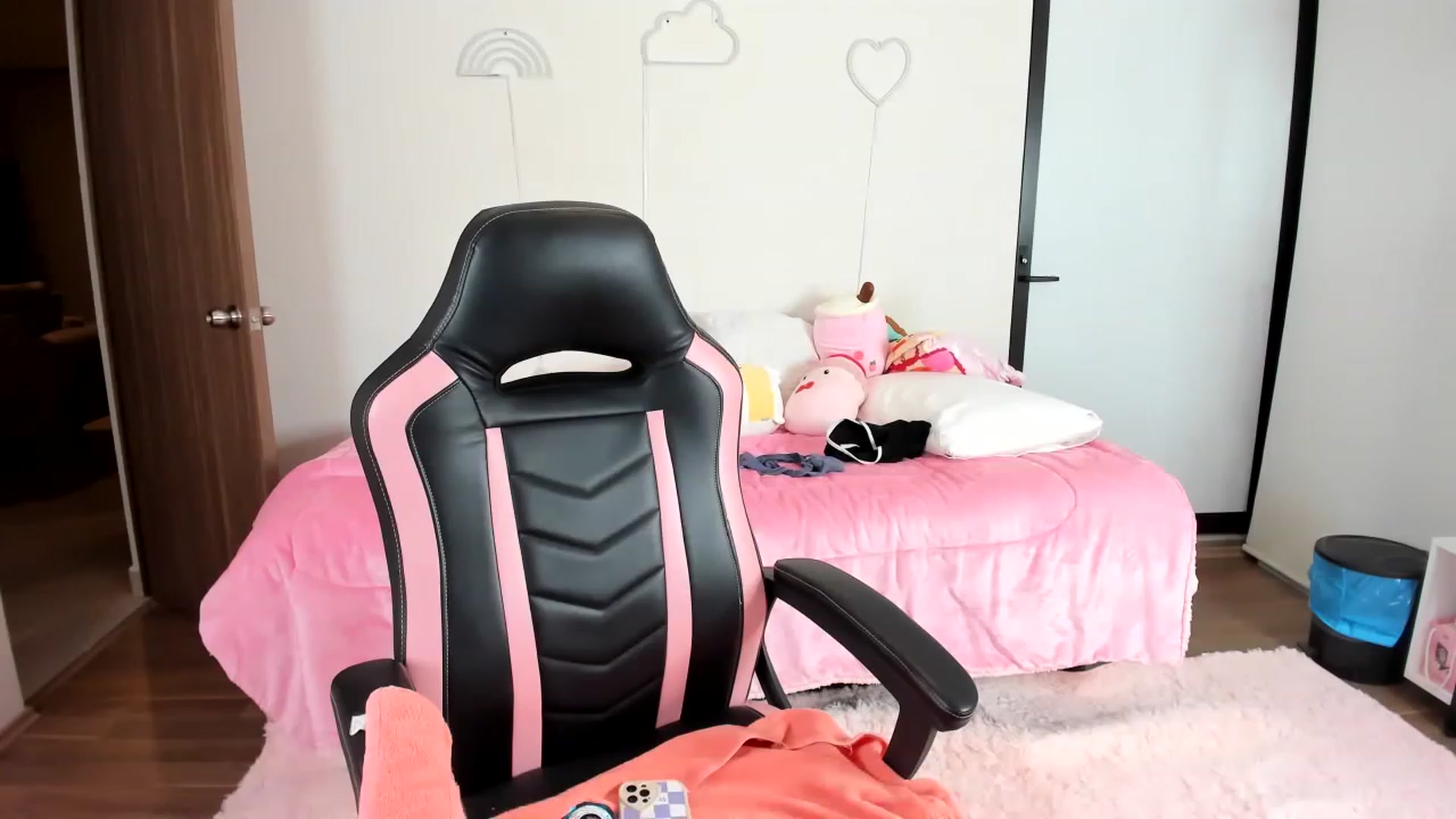 Gallery image thumbnail from Cherrycute666's myfreecams stream on, 01/29/2023, 06:46 image 17 of 20