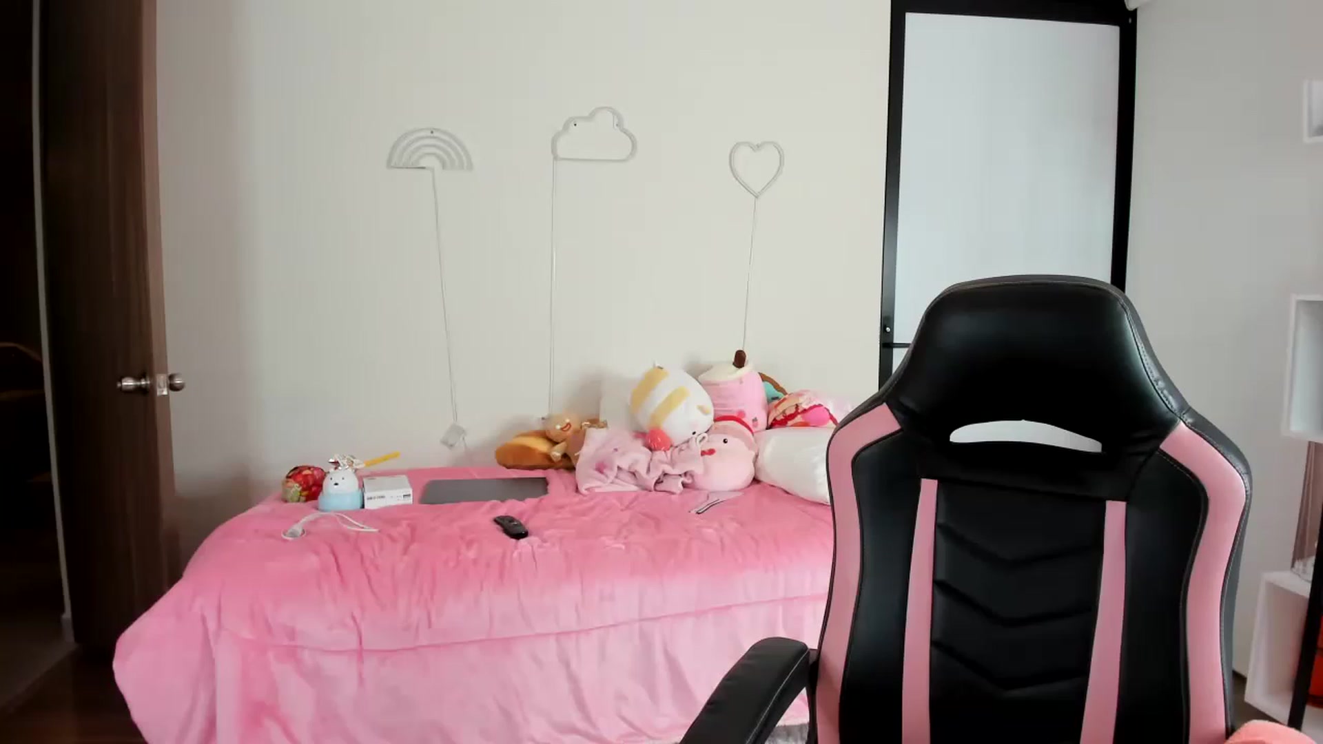Gallery image thumbnail from Cherrycute666's myfreecams stream on, 01/29/2023, 14:26 image 6 of 20