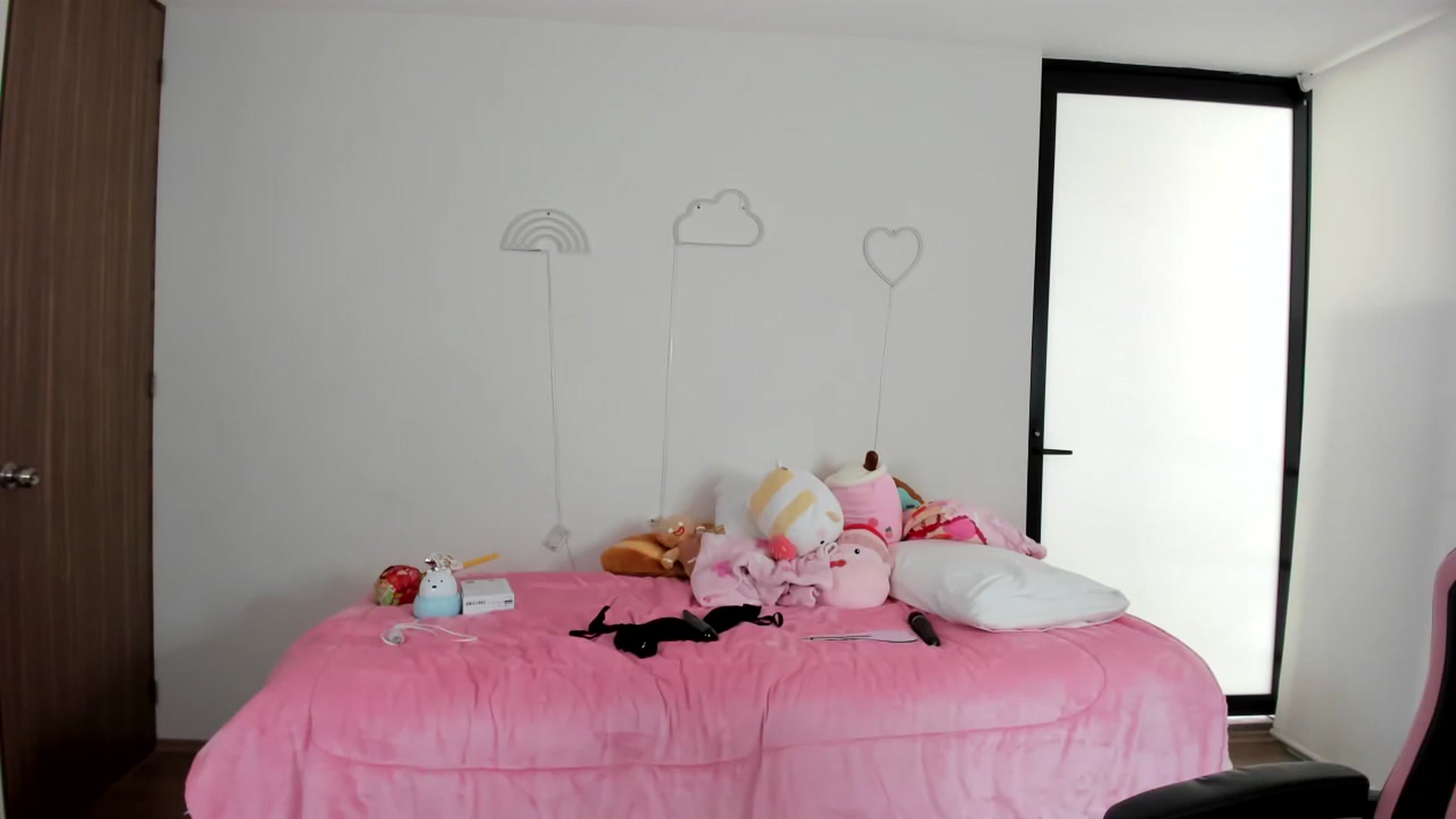 Gallery image thumbnail from Cherrycute666's myfreecams stream on, 01/29/2023, 15:33 image 15 of 20