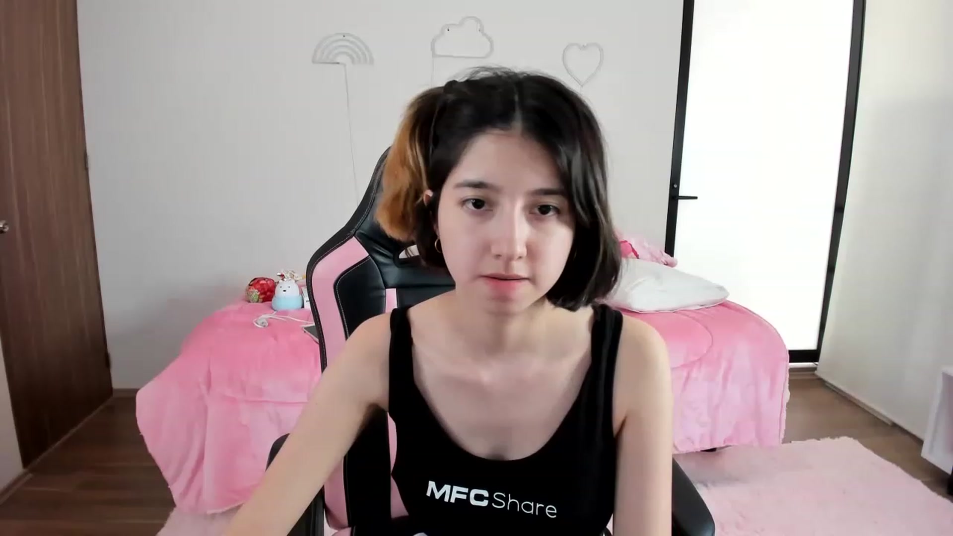Gallery image thumbnail from Cherrycute666's myfreecams stream on, 01/29/2023, 15:33 image 6 of 20