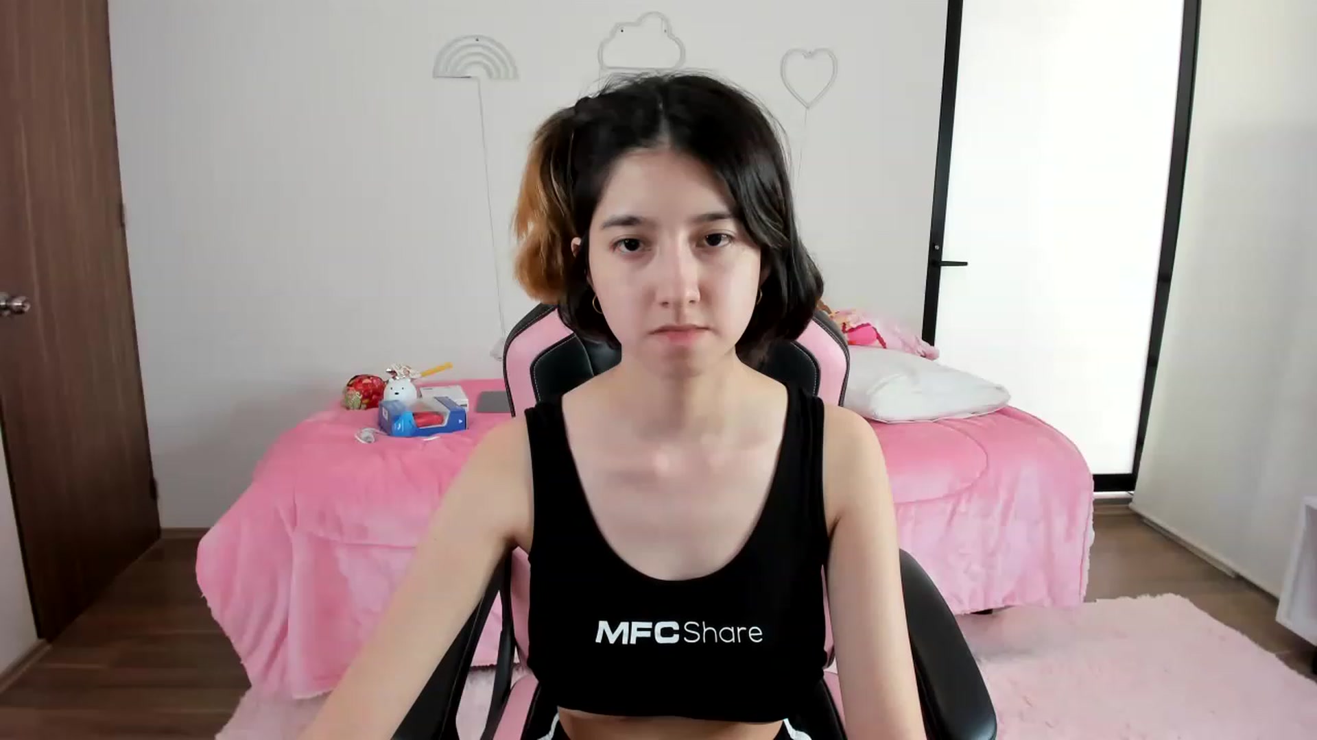Gallery image thumbnail from Cherrycute666's myfreecams stream on, 01/29/2023, 15:33 image 3 of 20