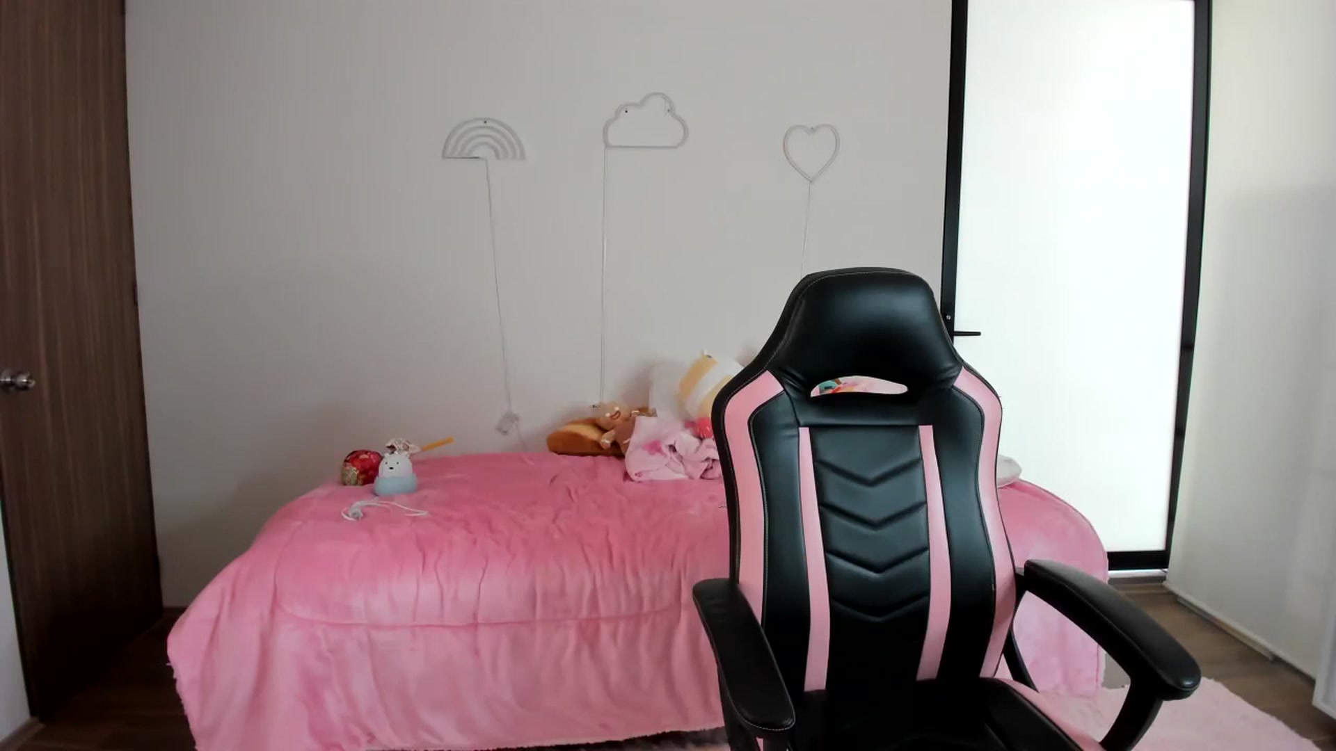 Gallery image thumbnail from Cherrycute666's myfreecams stream on, 01/29/2023, 18:51 image 2 of 20
