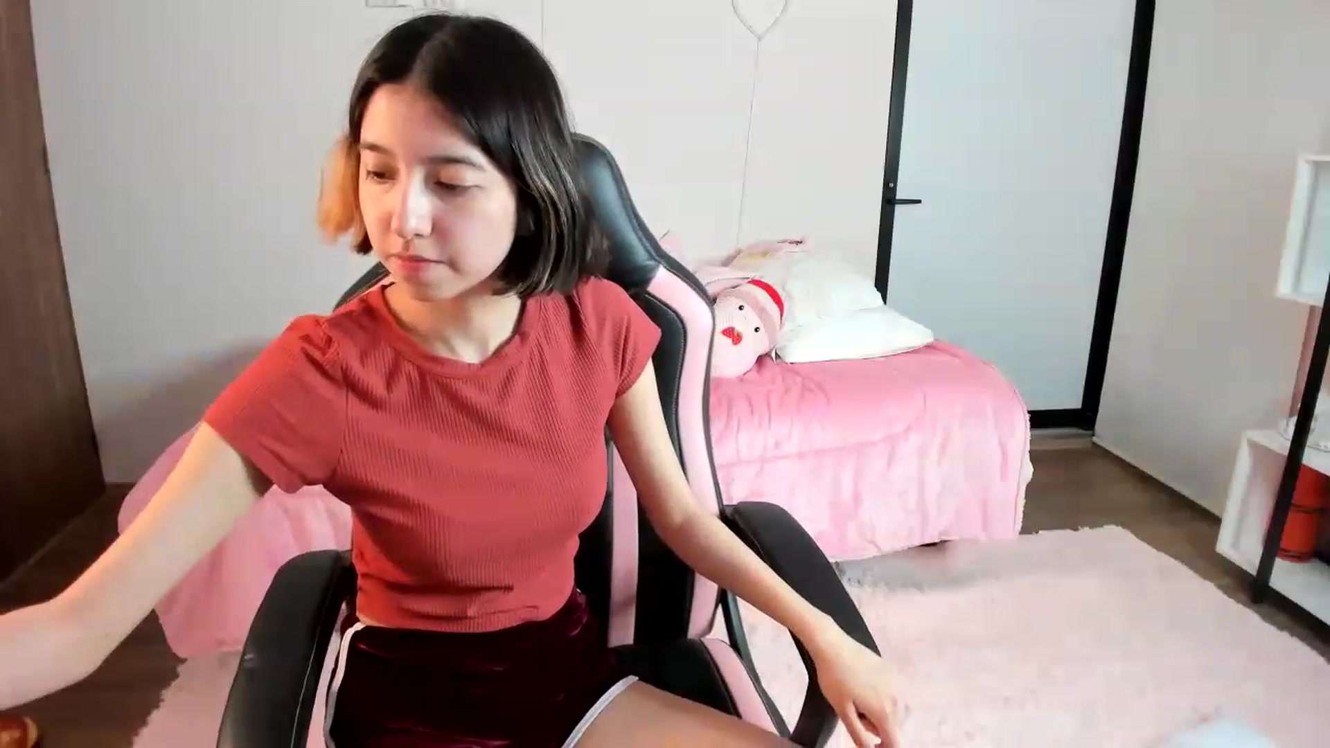 Gallery image thumbnail from Cherrycute666's myfreecams stream on, 01/30/2023, 07:17 image 15 of 20