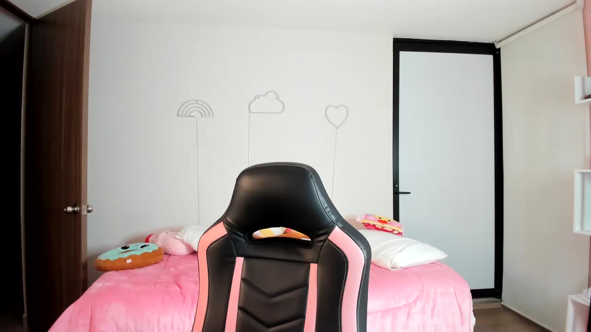 Gallery image thumbnail from Cherrycute666's myfreecams stream on, 01/30/2023, 07:17 image 2 of 20