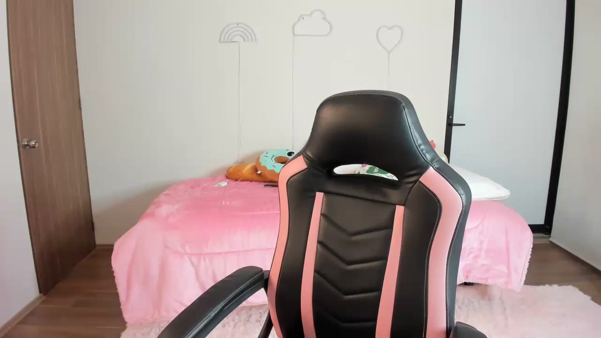 Gallery image thumbnail from Cherrycute666's myfreecams stream on, 01/31/2023, 02:49 image 15 of 20