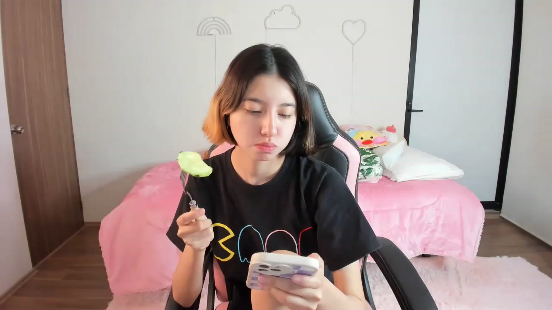 Gallery image thumbnail from Cherrycute666's myfreecams stream on, 01/31/2023, 02:49 image 7 of 20