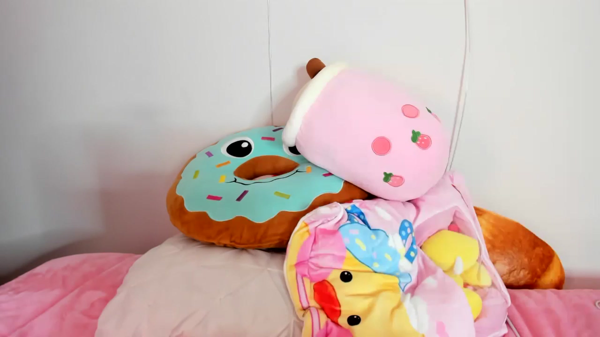Gallery image thumbnail from Cherrycute666's myfreecams stream on, 01/31/2023, 14:12 image 5 of 20