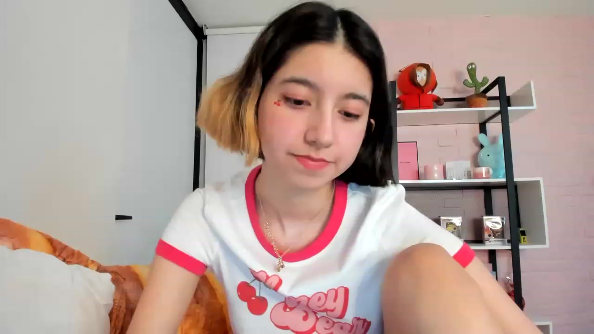 Gallery image thumbnail from Cherrycute666's myfreecams stream on, 02/01/2023, 03:48 image 15 of 20