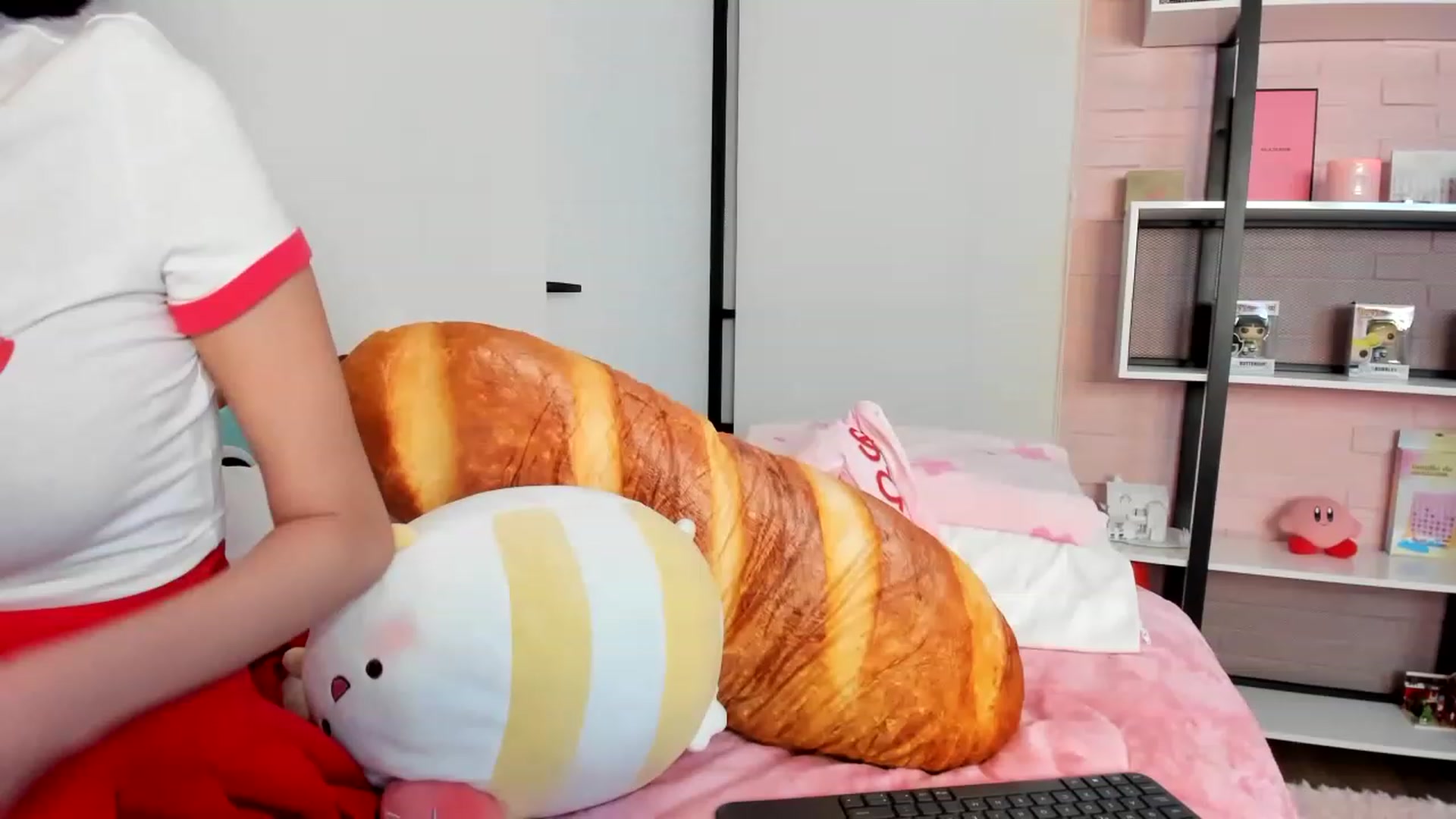 Gallery image thumbnail from Cherrycute666's myfreecams stream on, 02/01/2023, 03:48 image 8 of 20