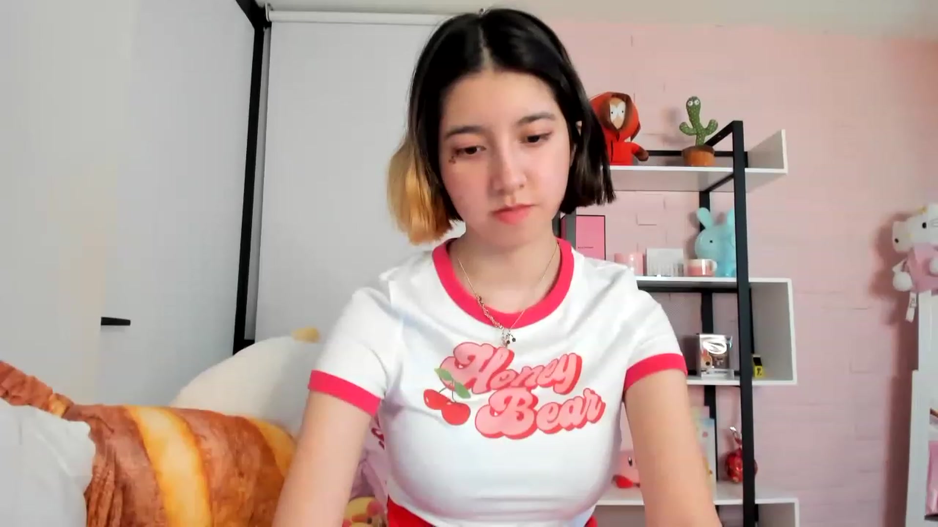 Gallery image thumbnail from Cherrycute666's myfreecams stream on, 02/01/2023, 03:48 image 13 of 20