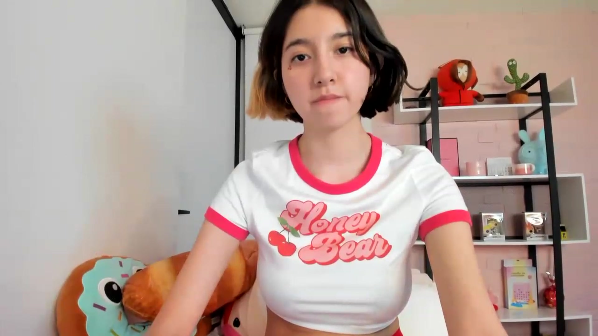Gallery image thumbnail from Cherrycute666's myfreecams stream on, 02/01/2023, 11:46 image 16 of 20