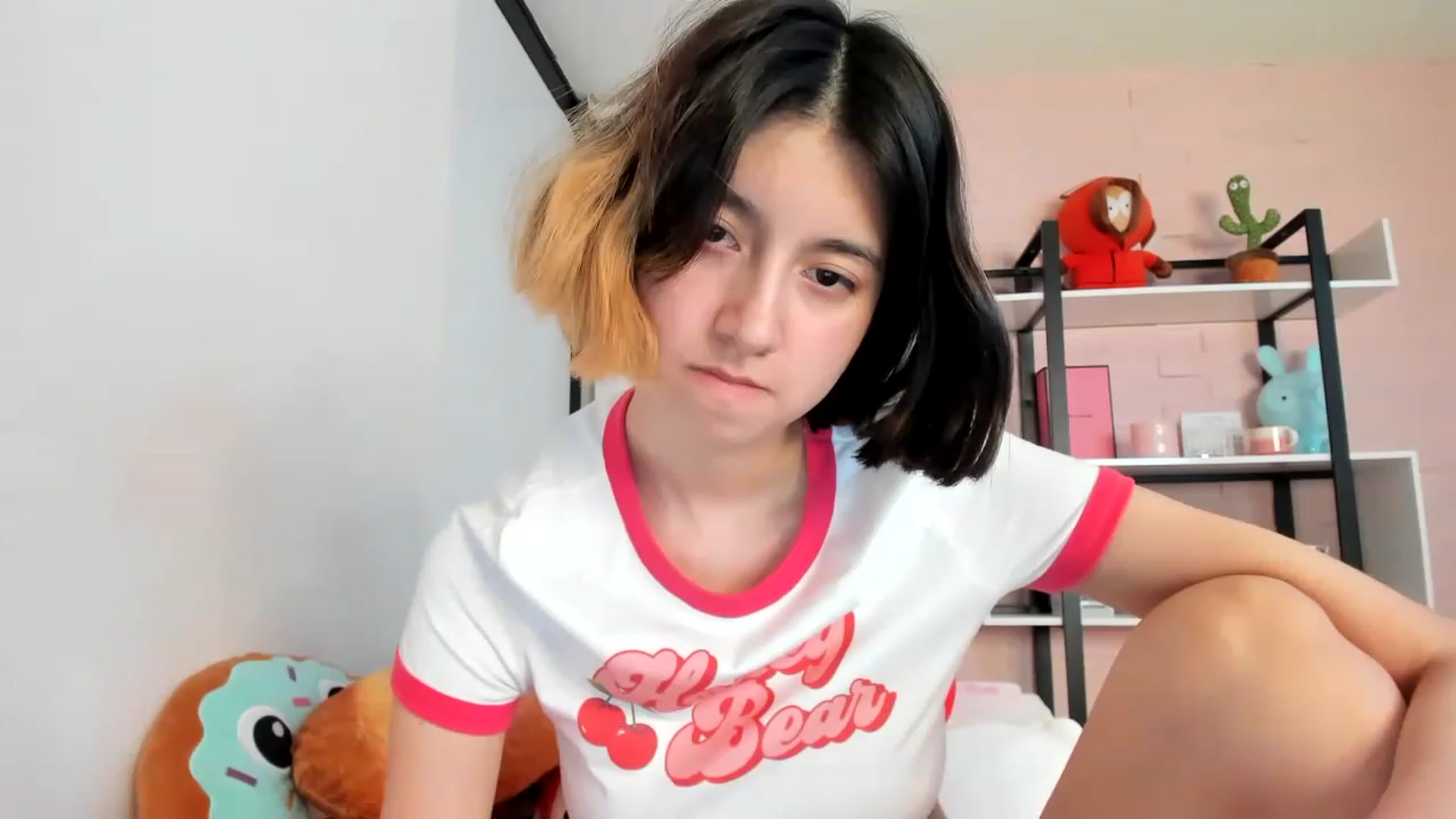 Gallery image thumbnail from Cherrycute666's myfreecams stream on, 02/01/2023, 11:46 image 19 of 20