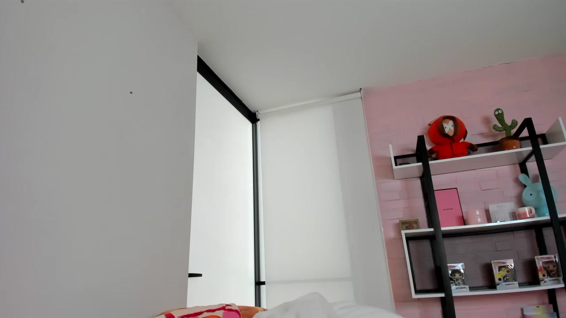 Gallery image thumbnail from Cherrycute666's myfreecams stream on, 02/01/2023, 15:39 image 10 of 20