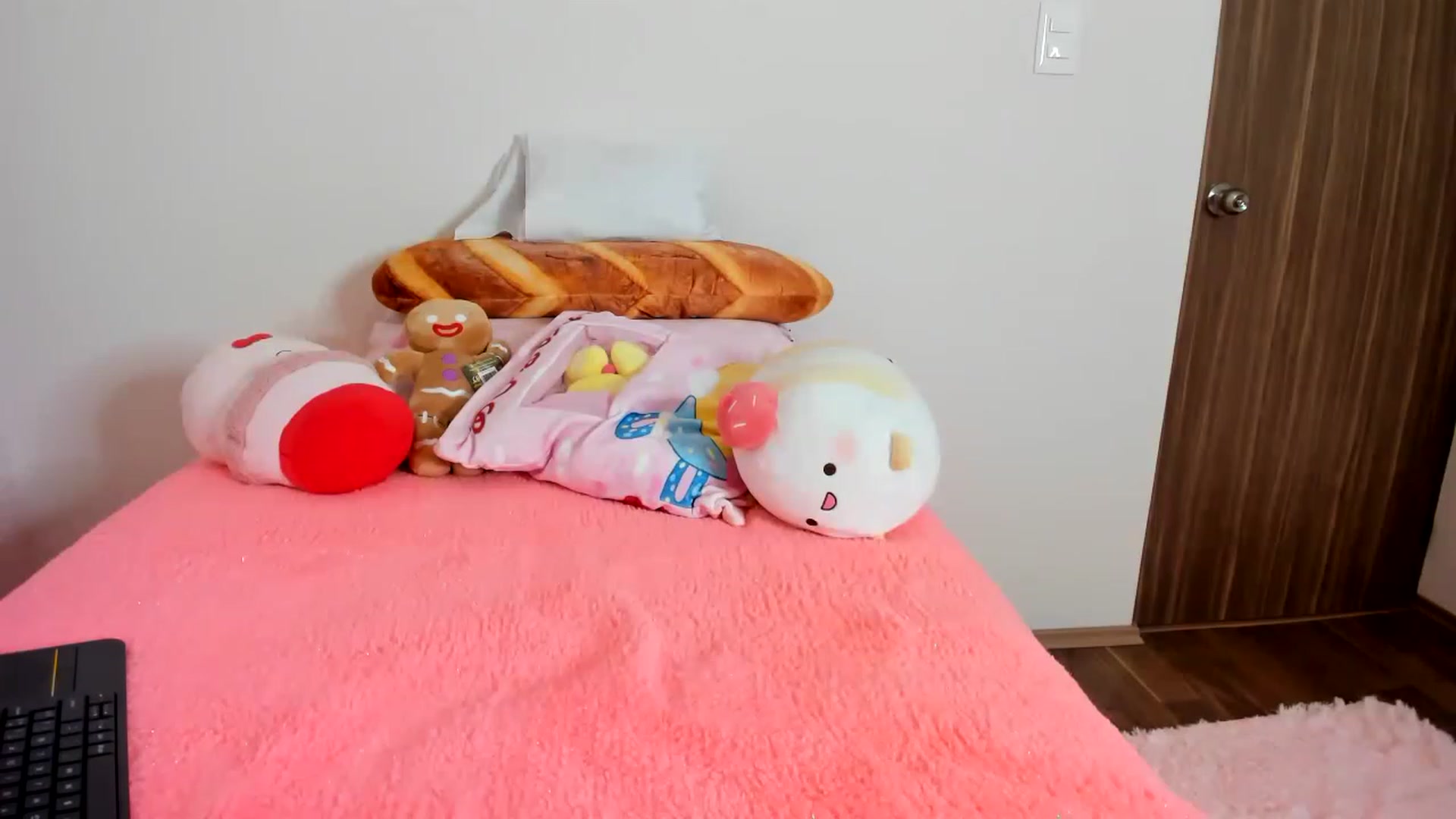 Gallery image thumbnail from Cherrycute666's myfreecams stream on, 02/03/2023, 06:36 image 15 of 20