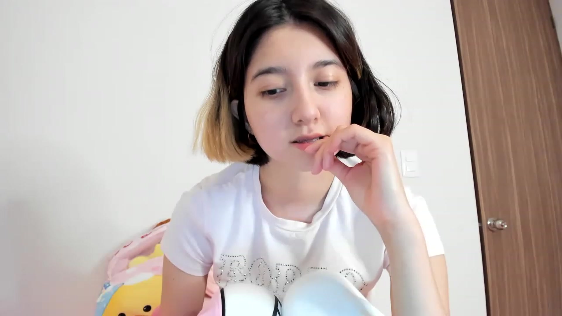 Gallery image thumbnail from Cherrycute666's myfreecams stream on, 02/03/2023, 11:39 image 17 of 20