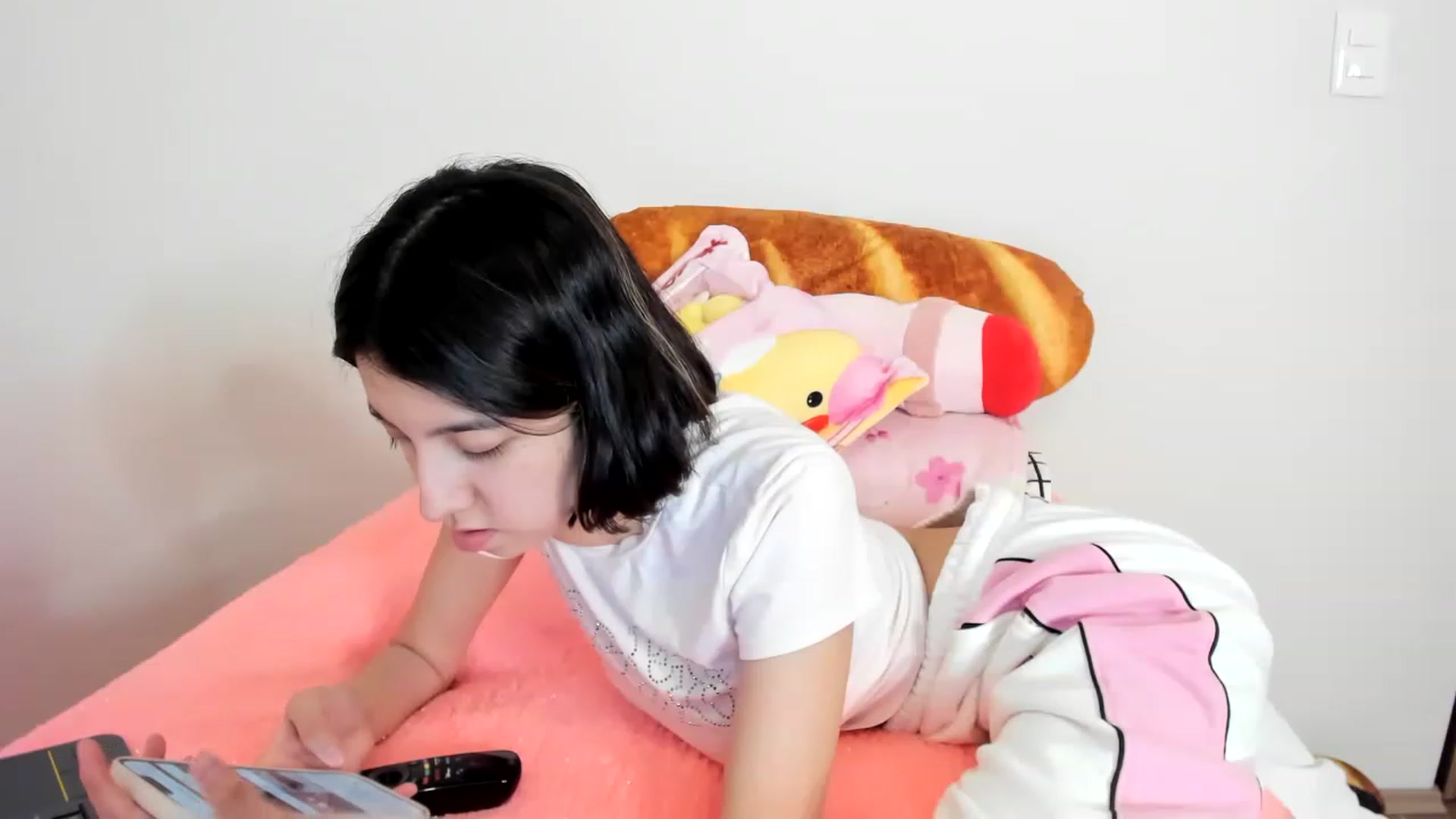 Gallery image thumbnail from Cherrycute666's myfreecams stream on, 02/03/2023, 12:34 image 15 of 20