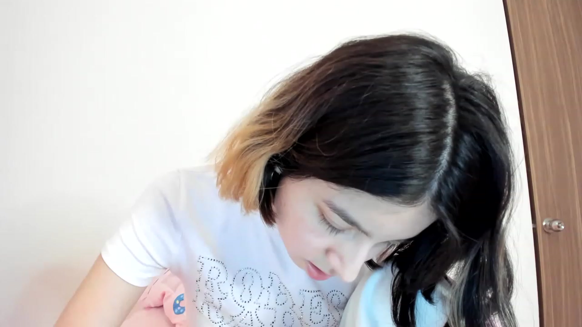 Gallery image thumbnail from Cherrycute666's myfreecams stream on, 02/03/2023, 12:34 image 12 of 20