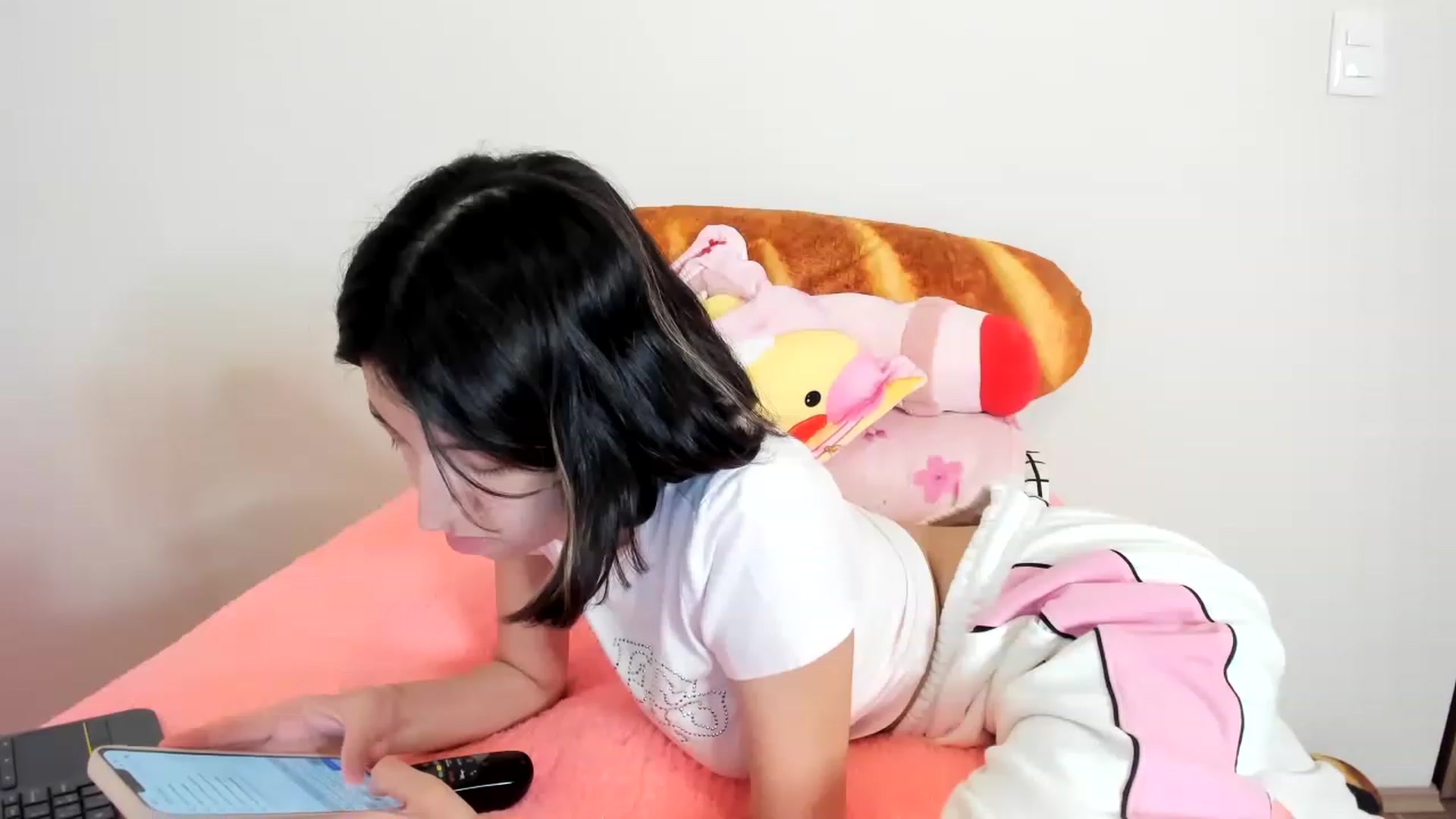 Gallery image thumbnail from Cherrycute666's myfreecams stream on, 02/03/2023, 12:34 image 16 of 20