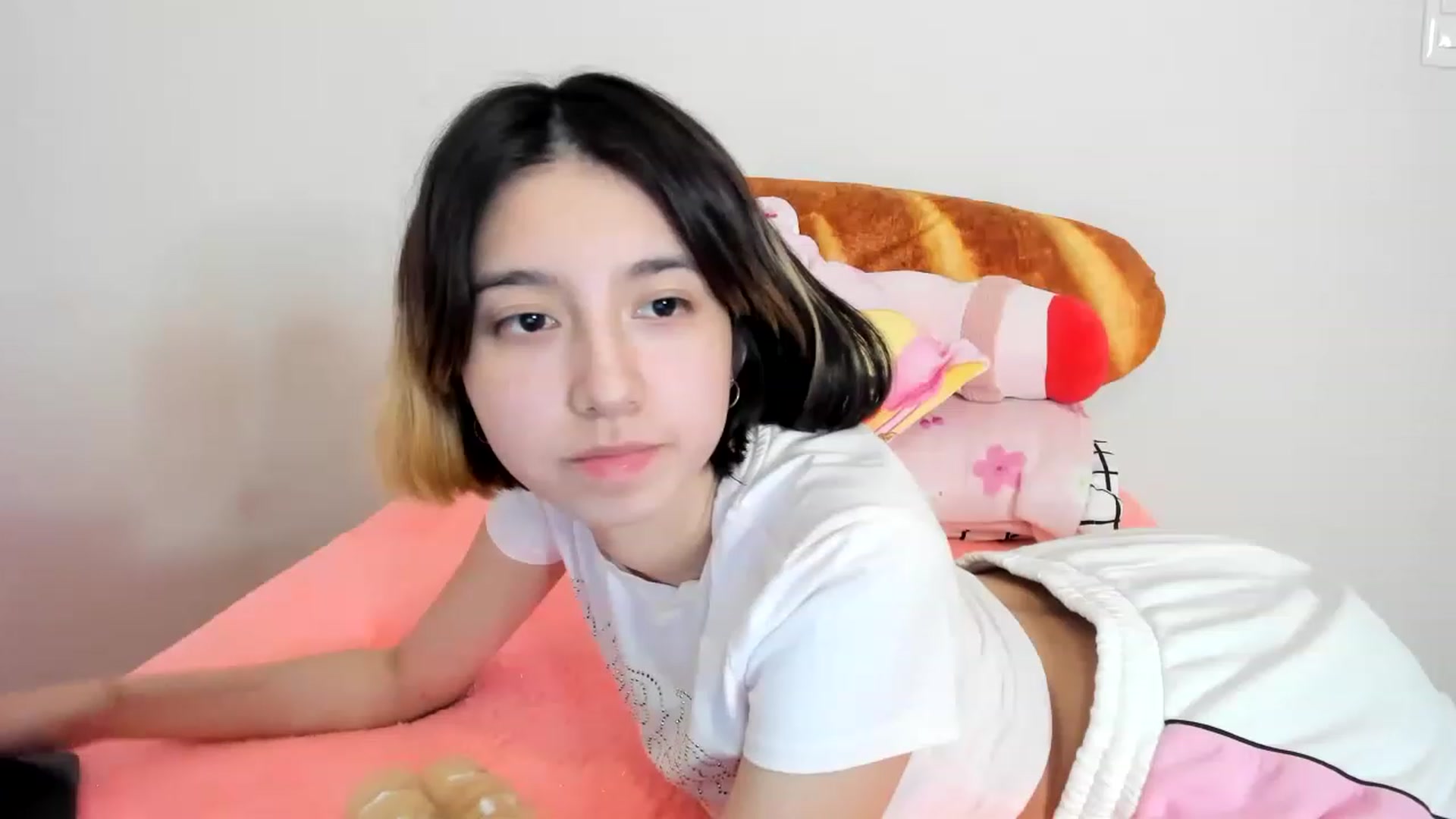 Gallery image thumbnail from Cherrycute666's myfreecams stream on, 02/03/2023, 12:34 image 6 of 20