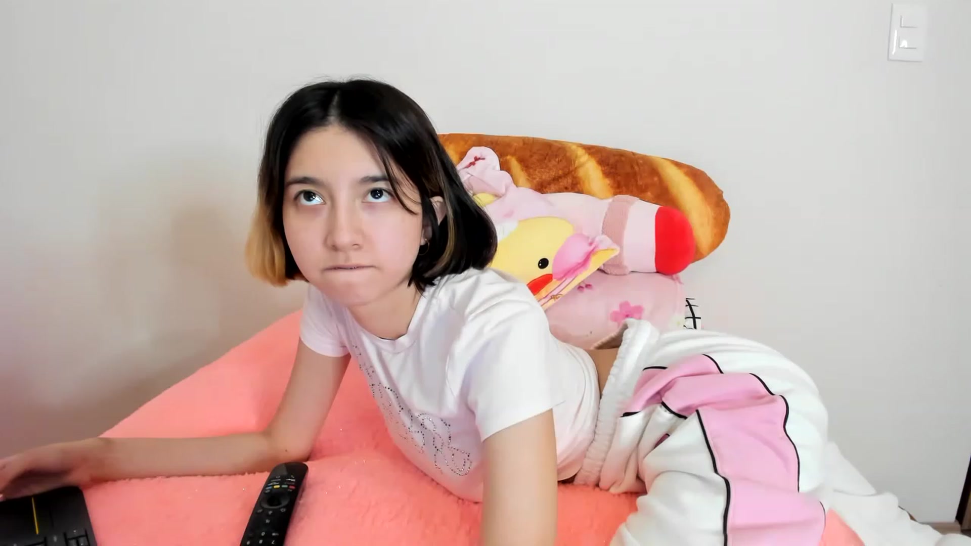 Gallery image thumbnail from Cherrycute666's myfreecams stream on, 02/03/2023, 12:34 image 13 of 20