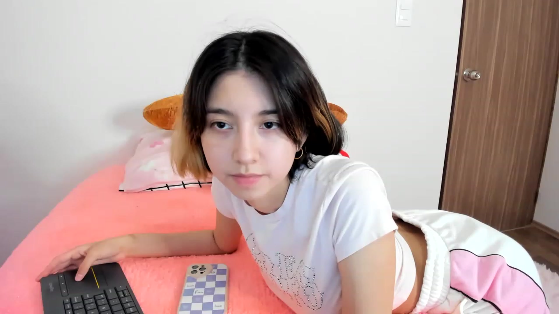 Gallery image thumbnail from Cherrycute666's myfreecams stream on, 02/03/2023, 14:33 image 17 of 20