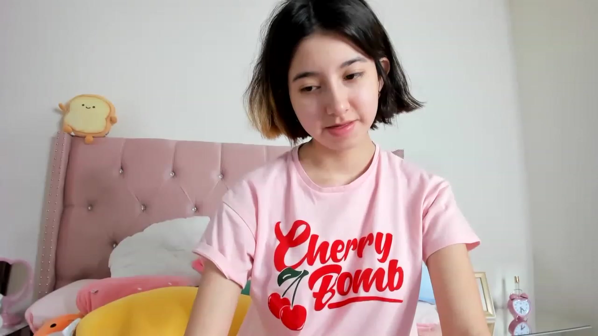 Gallery image thumbnail from Cherrycute666's myfreecams stream on, 02/04/2023, 01:34 image 3 of 20