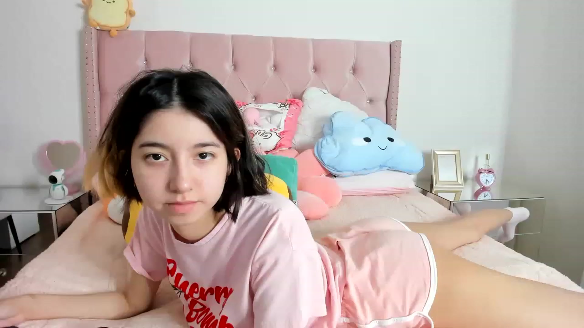 Gallery image thumbnail from Cherrycute666's myfreecams stream on, 02/04/2023, 01:34 image 6 of 20