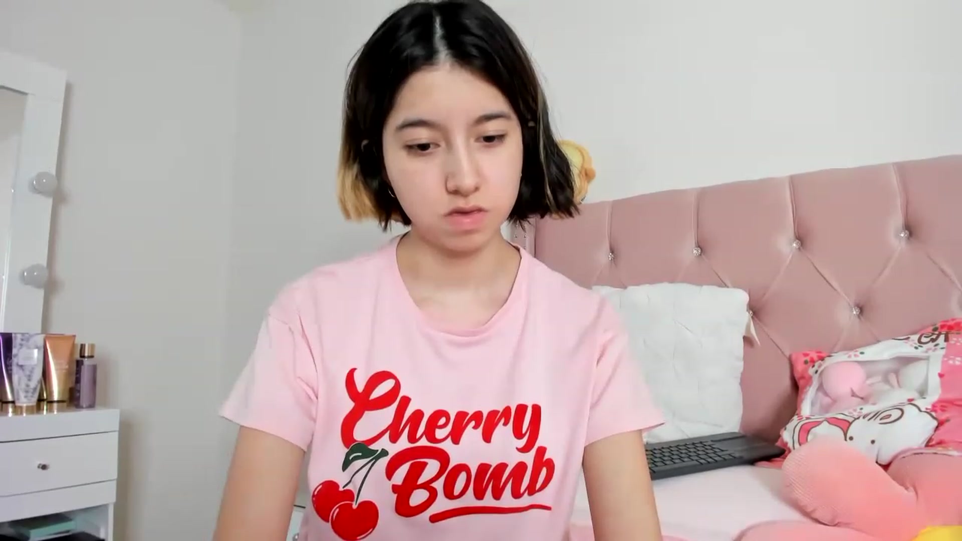 Gallery image thumbnail from Cherrycute666's myfreecams stream on, 02/04/2023, 08:41 image 19 of 20