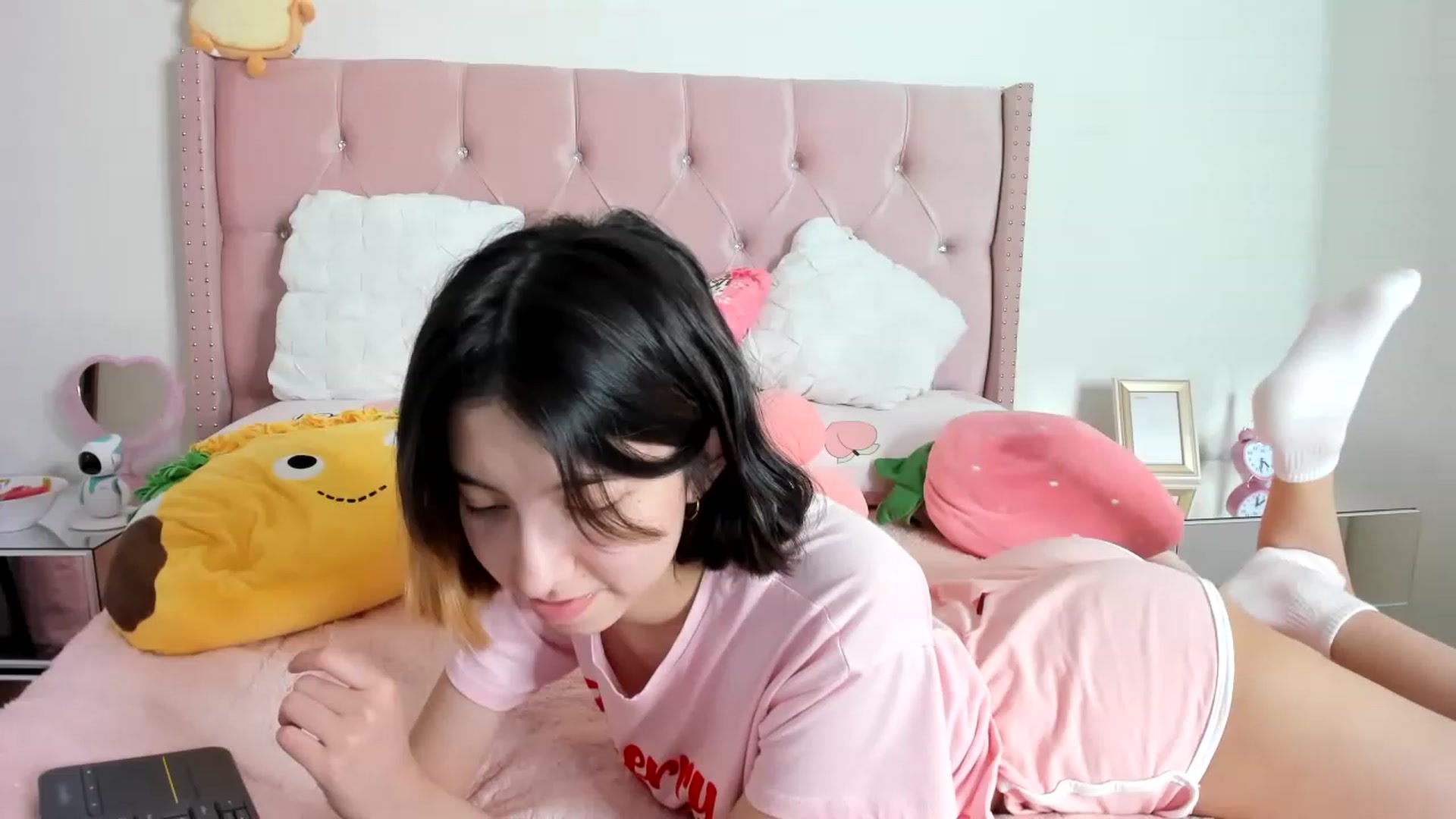 Gallery image thumbnail from Cherrycute666's myfreecams stream on, 02/04/2023, 11:06 image 3 of 20