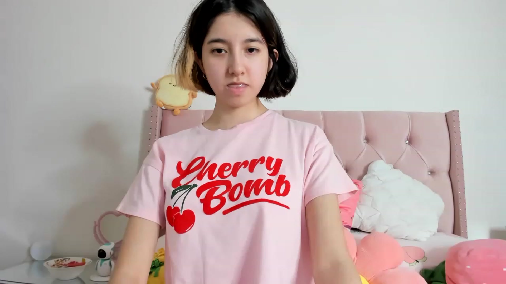 Gallery image thumbnail from Cherrycute666's myfreecams stream on, 02/04/2023, 11:06 image 17 of 20