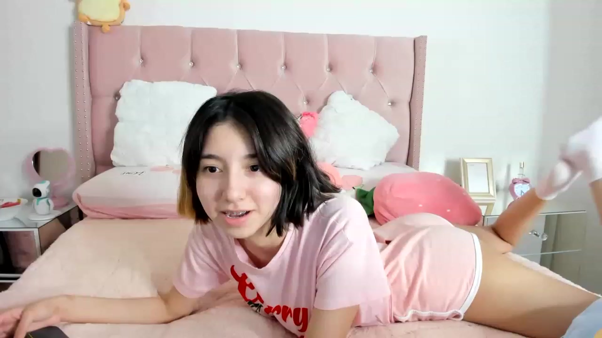 Gallery image thumbnail from Cherrycute666's myfreecams stream on, 02/04/2023, 11:06 image 1 of 20