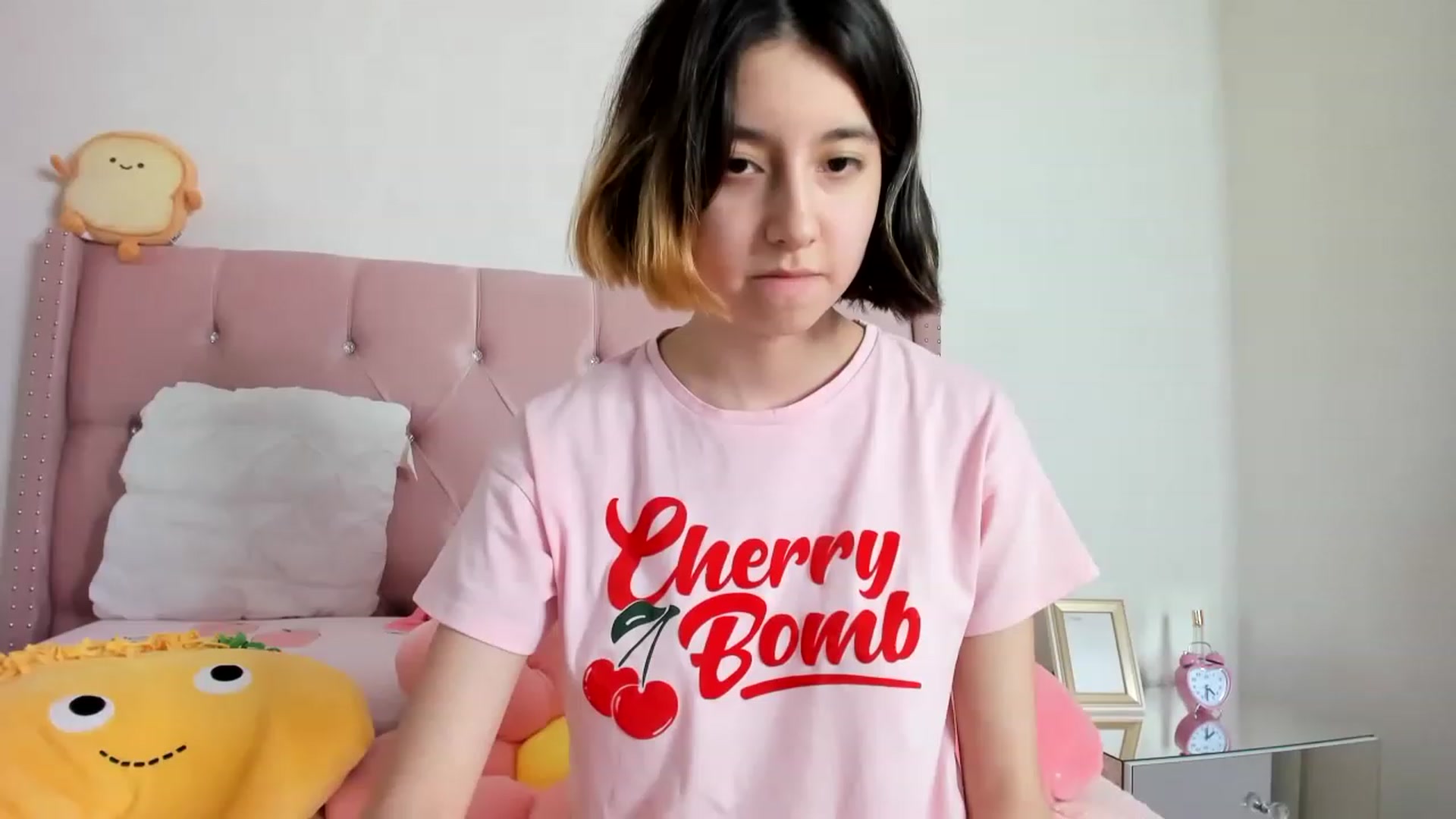 Gallery image thumbnail from Cherrycute666's myfreecams stream on, 02/04/2023, 11:06 image 5 of 20