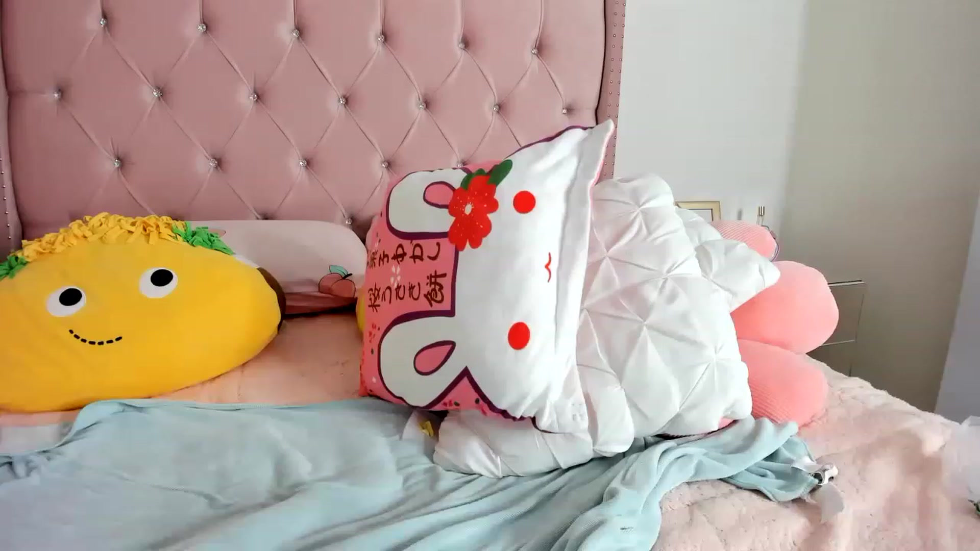 Gallery image thumbnail from Cherrycute666's myfreecams stream on, 02/04/2023, 12:07 image 2 of 20