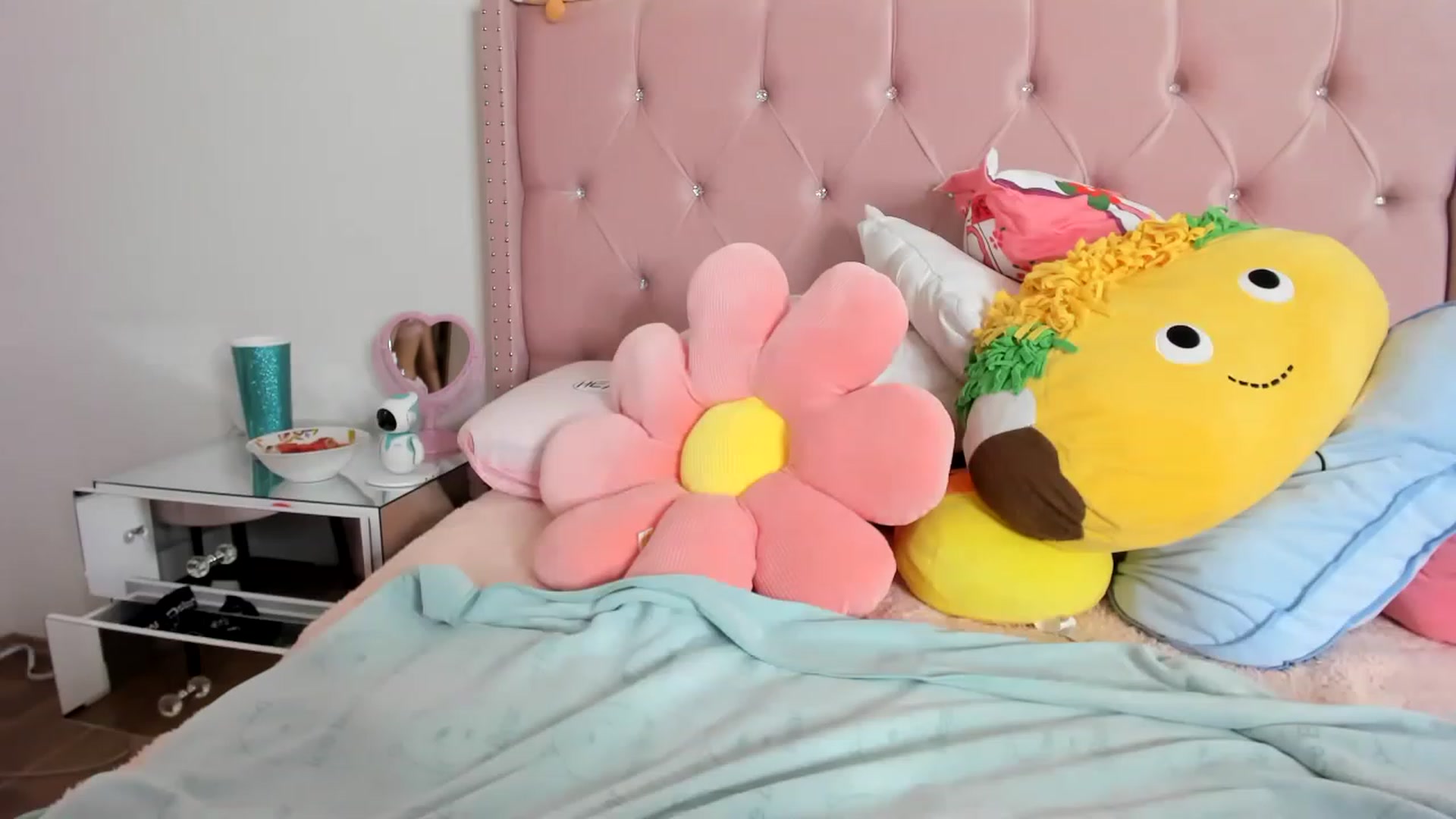 Gallery image thumbnail from Cherrycute666's myfreecams stream on, 02/04/2023, 15:57 image 6 of 20