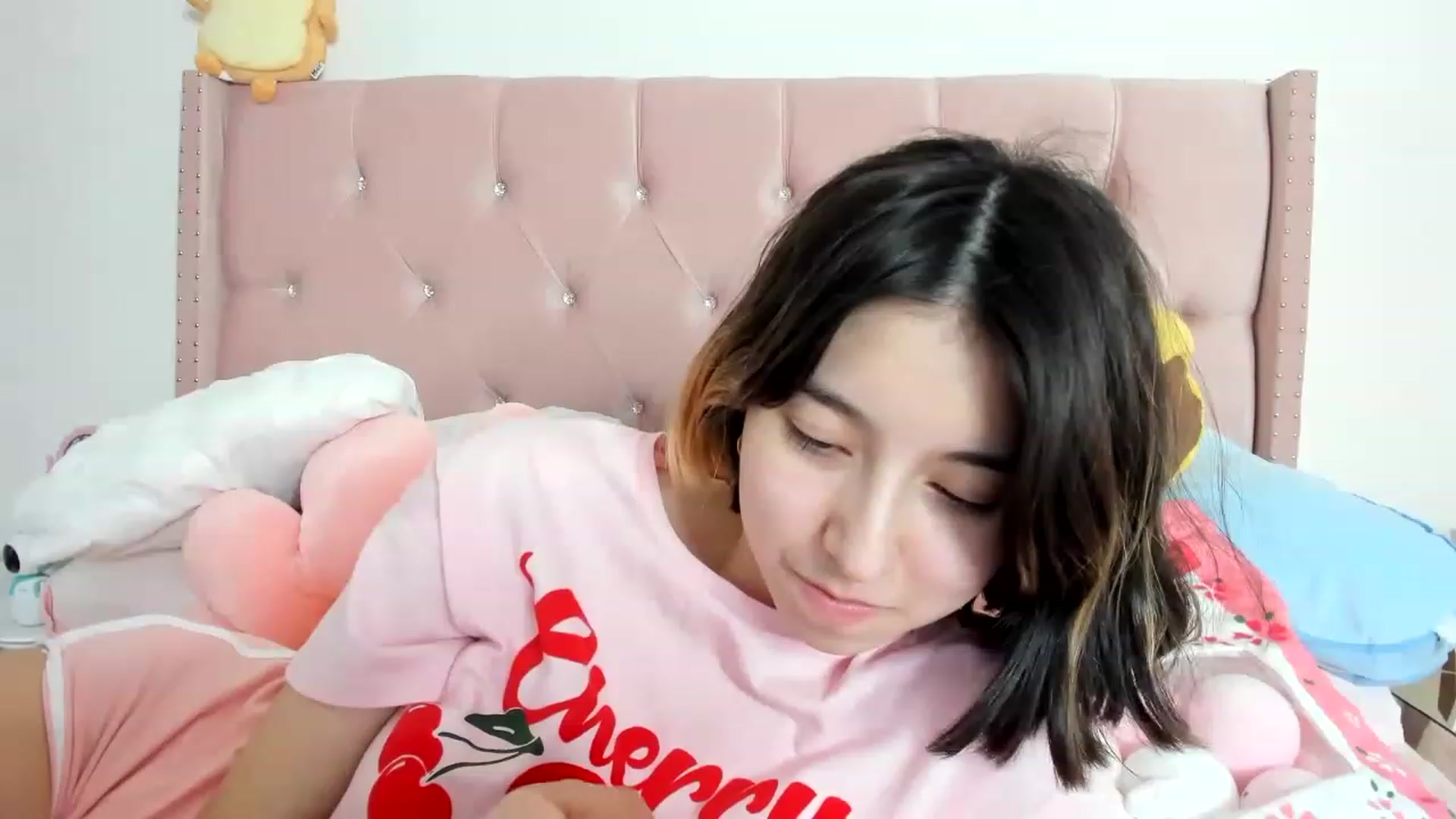 Gallery image thumbnail from Cherrycute666's myfreecams stream on, 02/04/2023, 17:29 image 12 of 20
