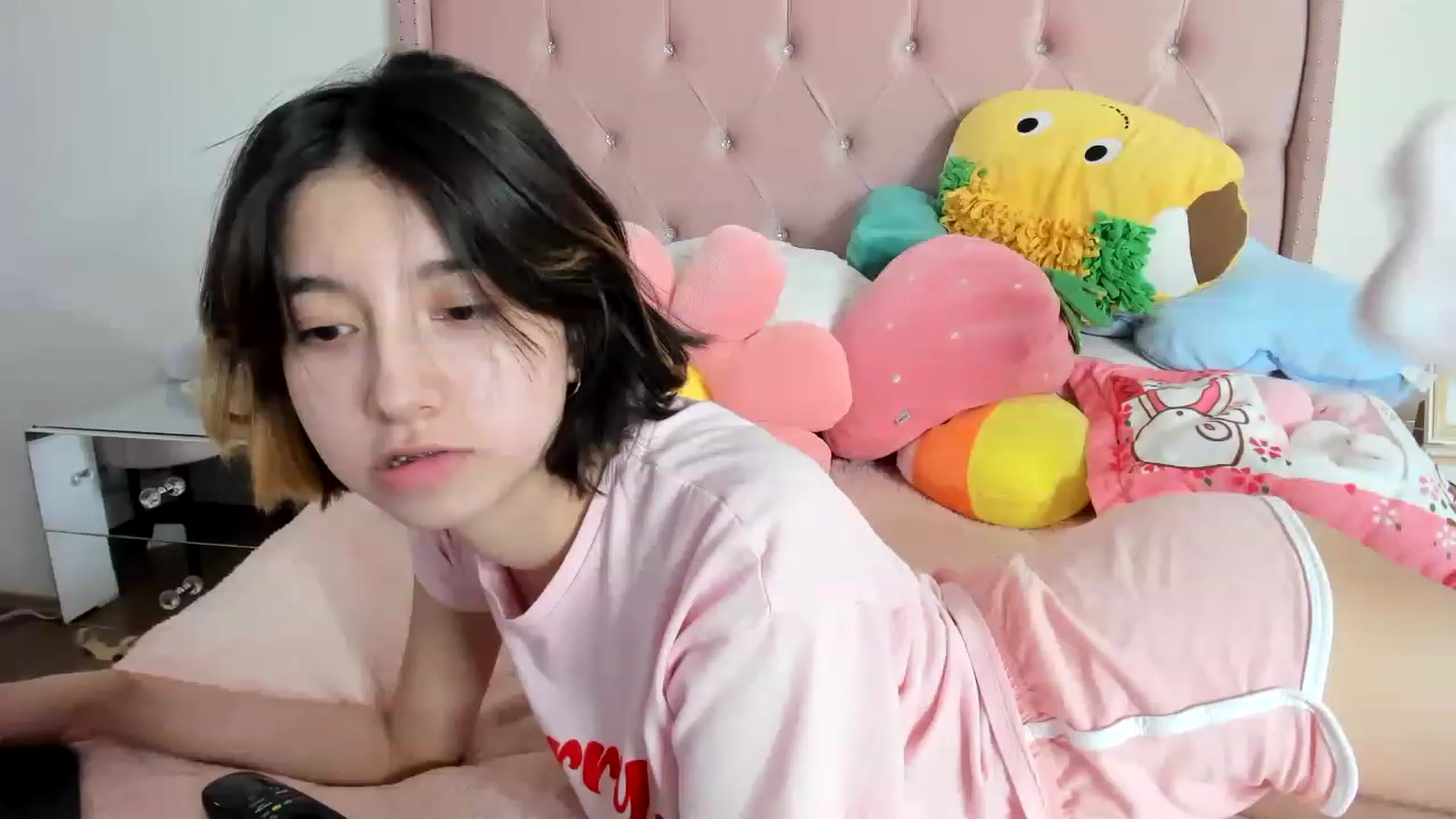 Gallery image thumbnail from Cherrycute666's myfreecams stream on, 02/04/2023, 18:22 image 9 of 20