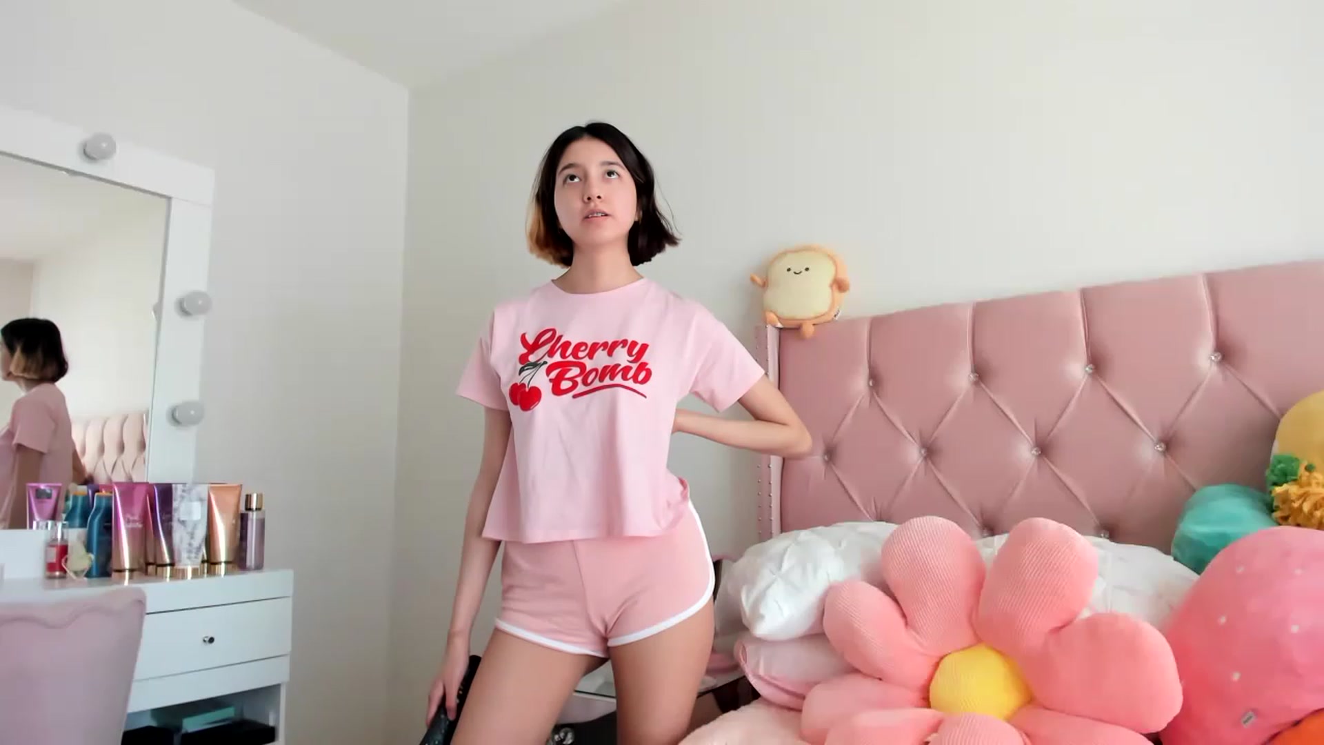 Gallery image thumbnail from Cherrycute666's myfreecams stream on, 02/04/2023, 18:22 image 11 of 20