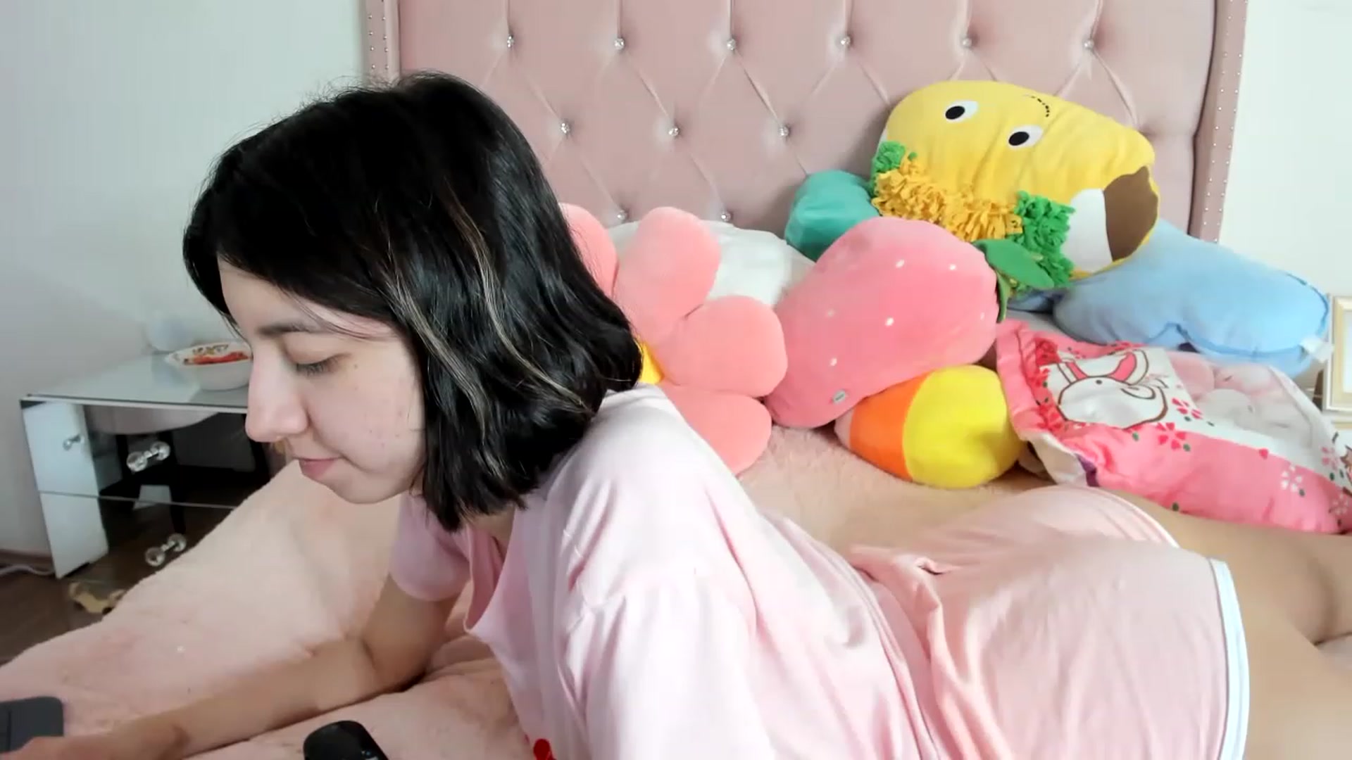 Gallery image thumbnail from Cherrycute666's myfreecams stream on, 02/04/2023, 18:22 image 6 of 20
