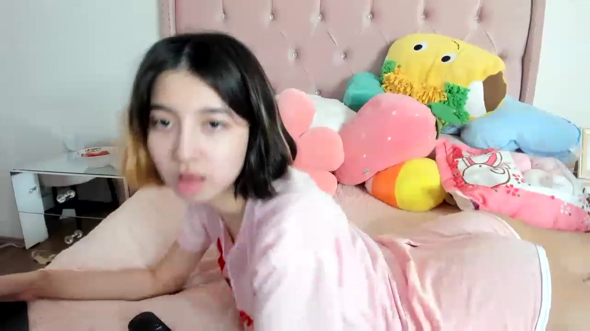 Gallery image thumbnail from Cherrycute666's myfreecams stream on, 02/04/2023, 18:22 image 8 of 20