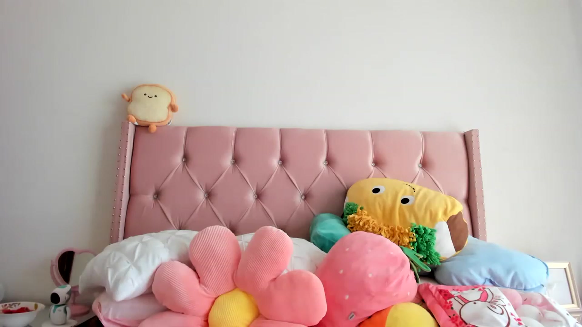 Gallery image thumbnail from Cherrycute666's myfreecams stream on, 02/04/2023, 18:22 image 20 of 20