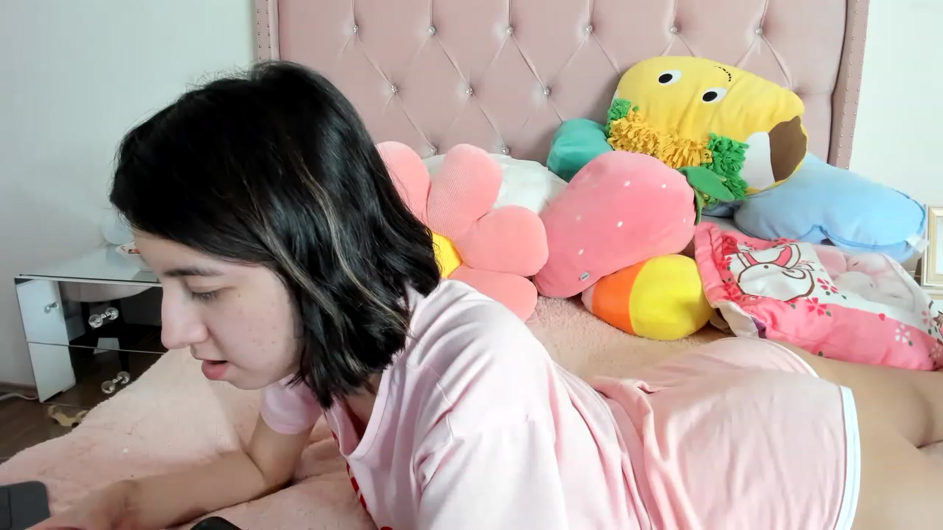 Gallery image thumbnail from Cherrycute666's myfreecams stream on, 02/04/2023, 18:22 image 3 of 20