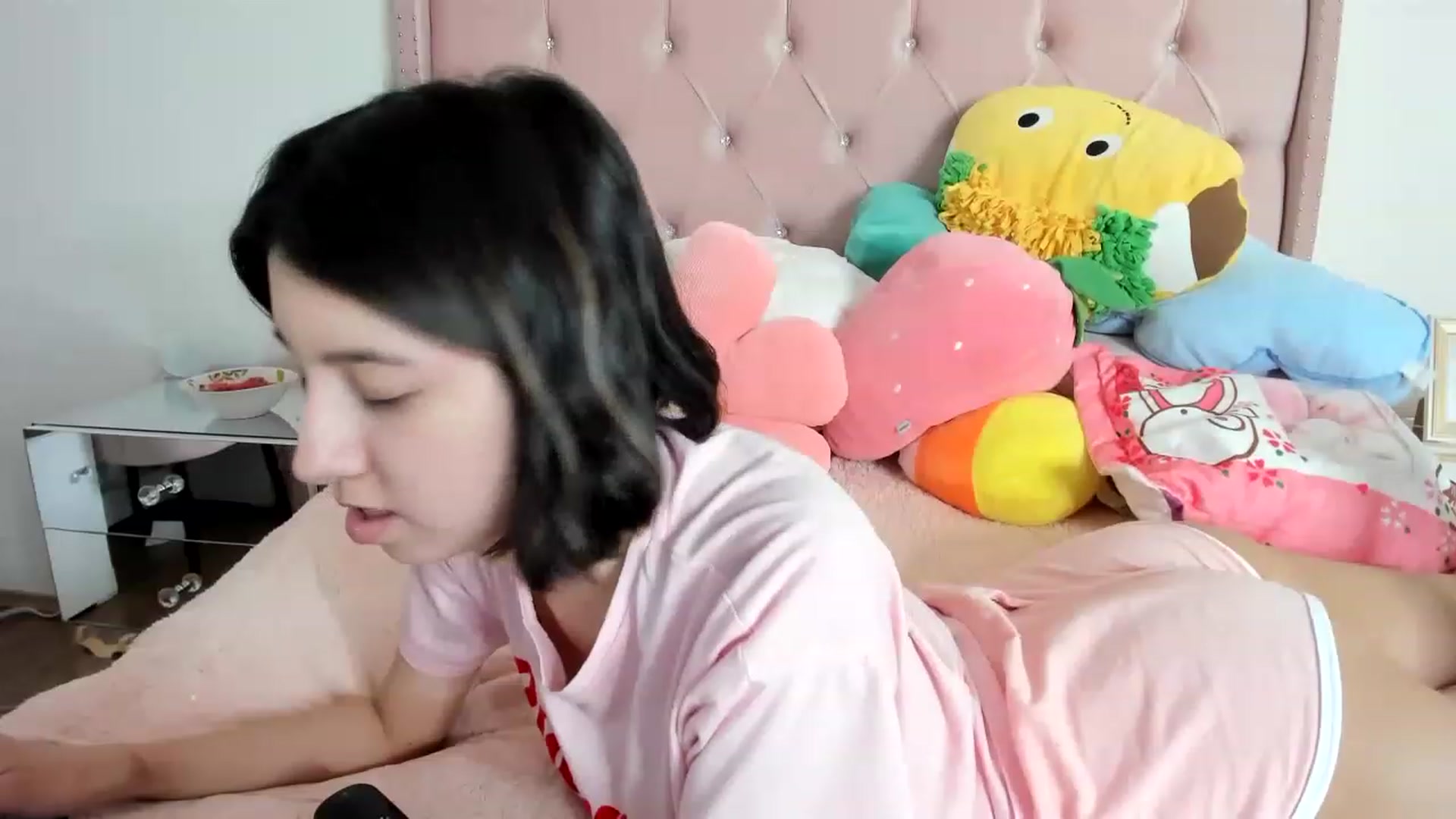 Gallery image thumbnail from Cherrycute666's myfreecams stream on, 02/04/2023, 18:22 image 4 of 20