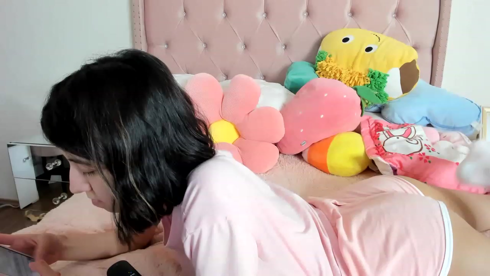 Gallery image thumbnail from Cherrycute666's myfreecams stream on, 02/04/2023, 18:22 image 7 of 20