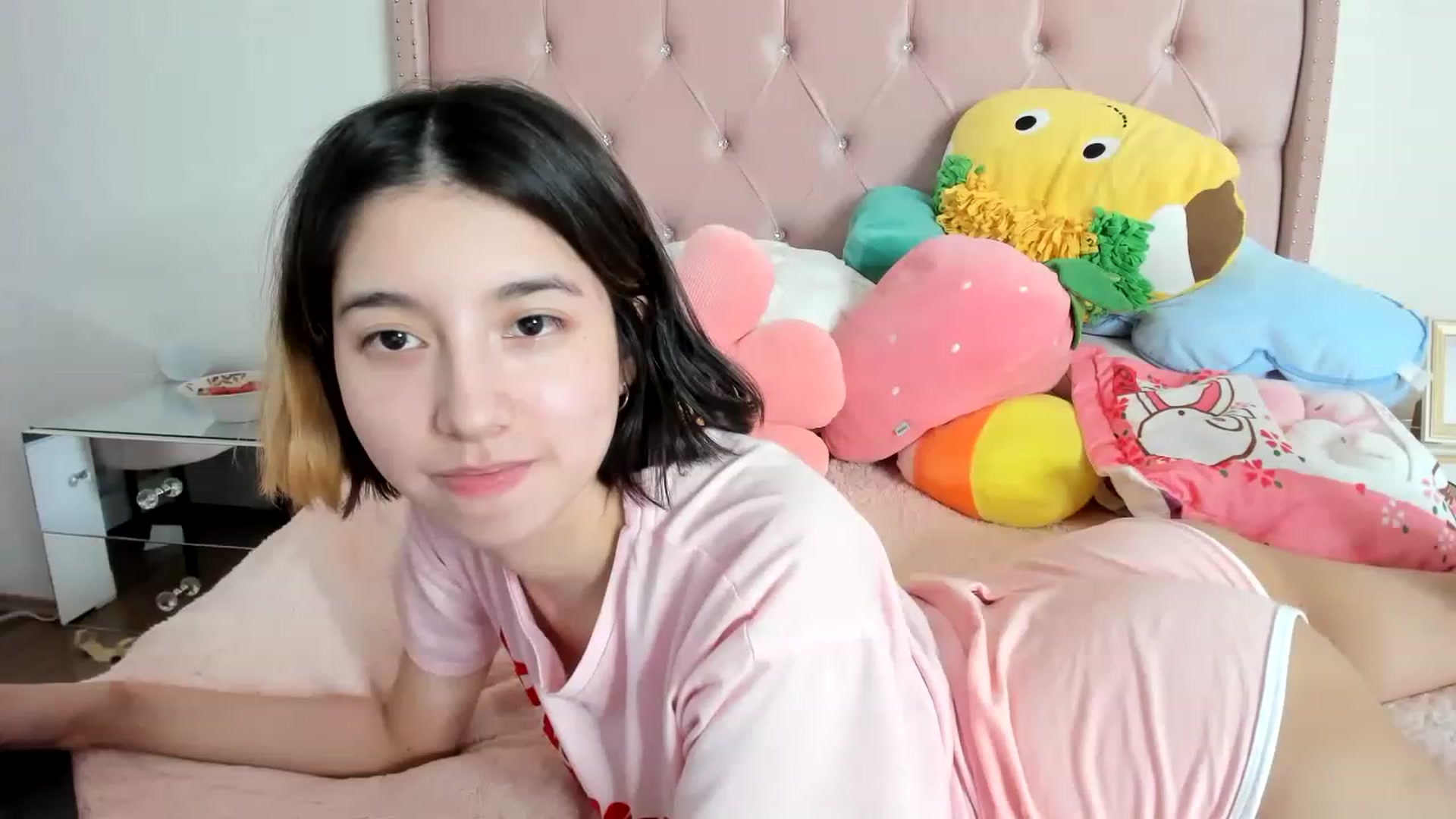 Gallery image thumbnail from Cherrycute666's myfreecams stream on, 02/04/2023, 18:22 image 1 of 20