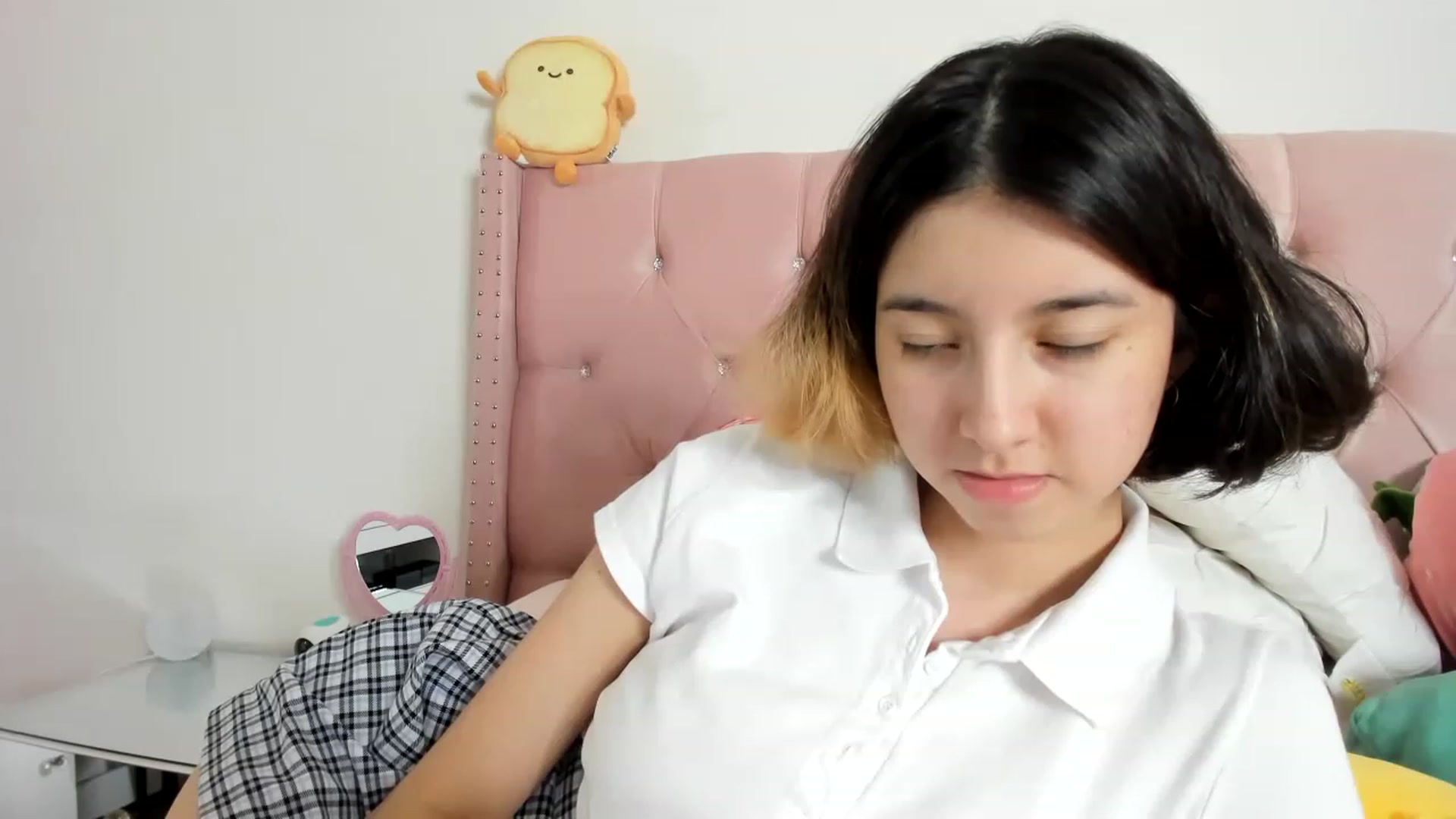 Gallery image thumbnail from Cherrycute666's myfreecams stream on, 02/05/2023, 10:48 image 18 of 20