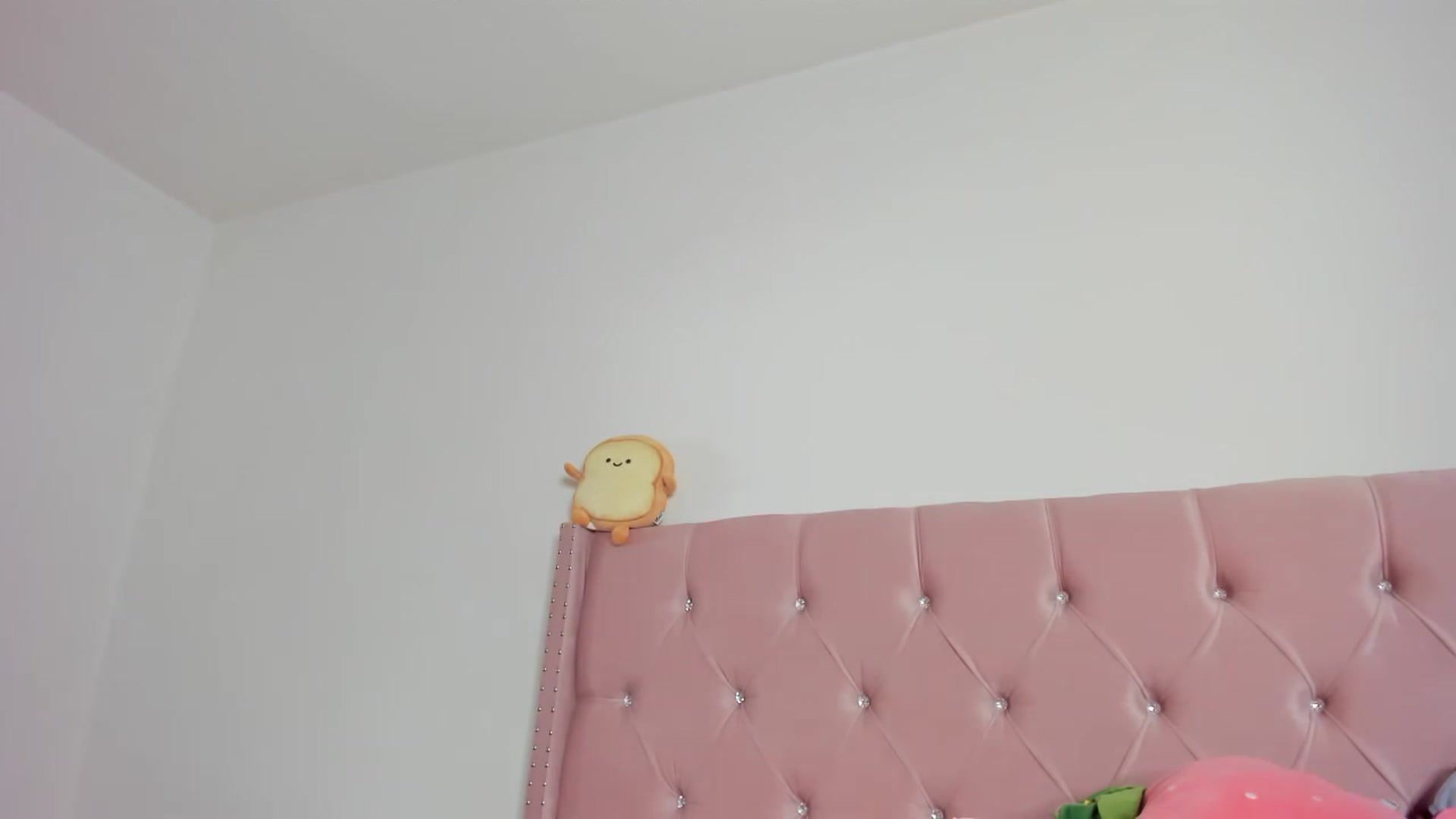 Gallery image thumbnail from Cherrycute666's myfreecams stream on, 02/06/2023, 11:23 image 16 of 20