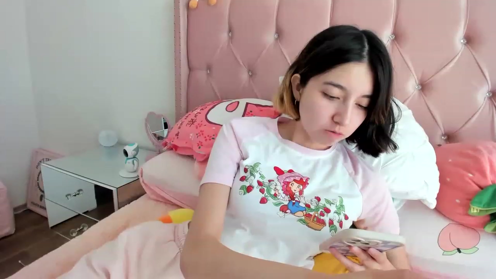 Gallery image thumbnail from Cherrycute666's myfreecams stream on, 02/06/2023, 23:48 image 17 of 20