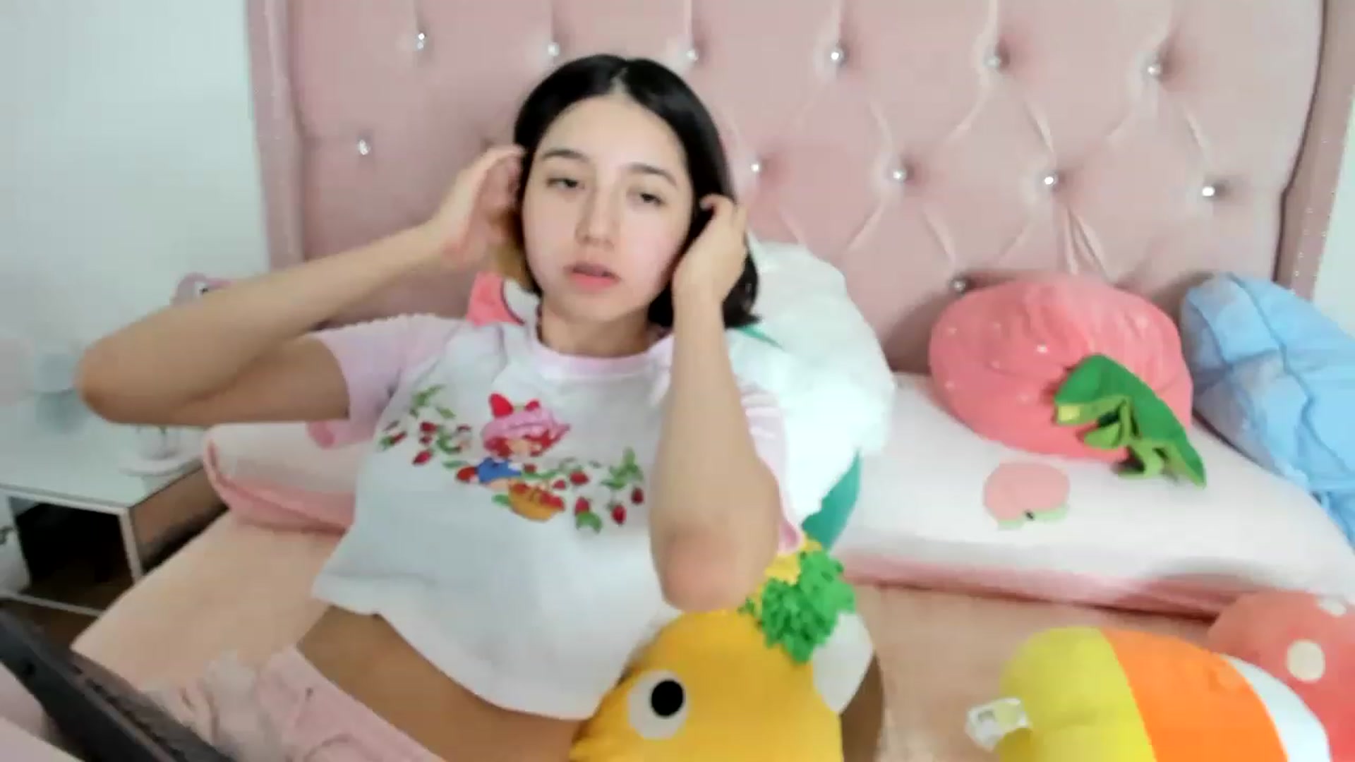 Gallery image thumbnail from Cherrycute666's myfreecams stream on, 02/07/2023, 01:23 image 13 of 20