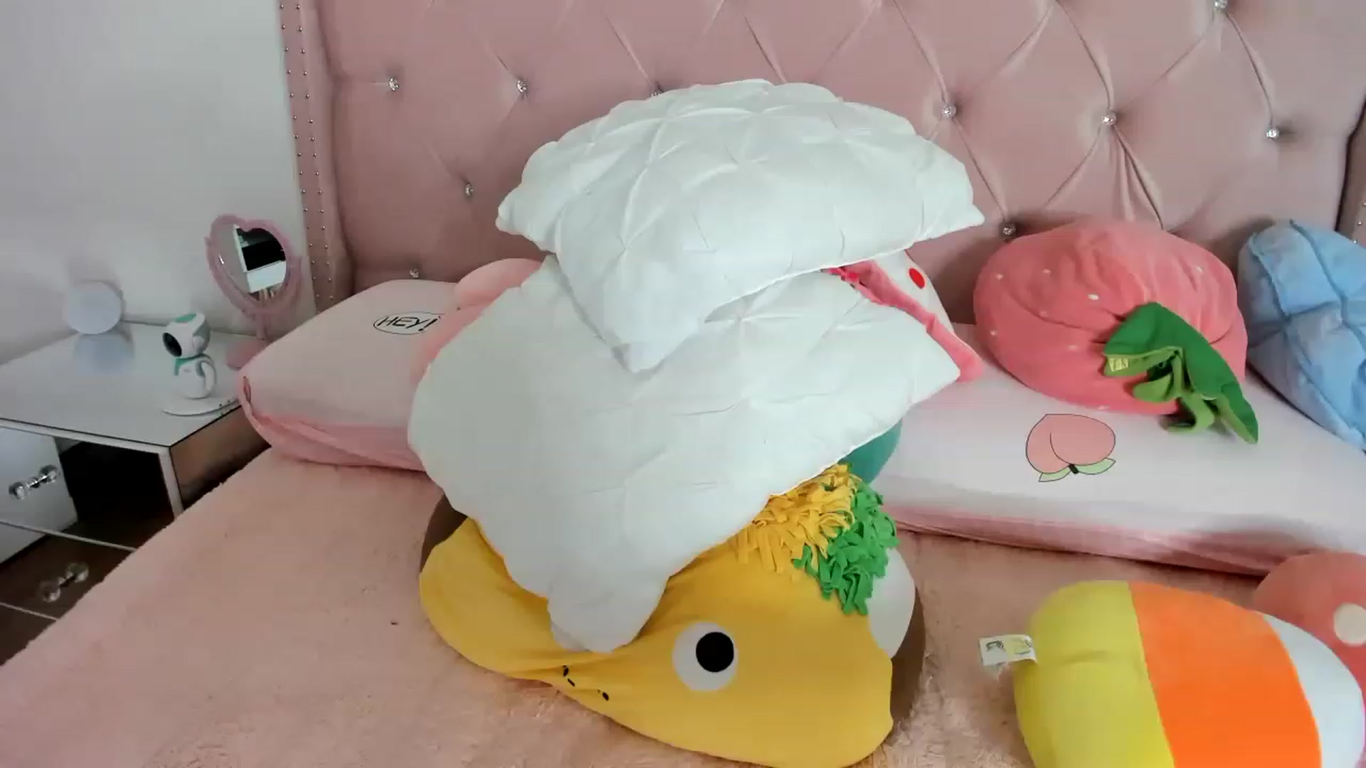Gallery image thumbnail from Cherrycute666's myfreecams stream on, 02/07/2023, 01:23 image 16 of 20