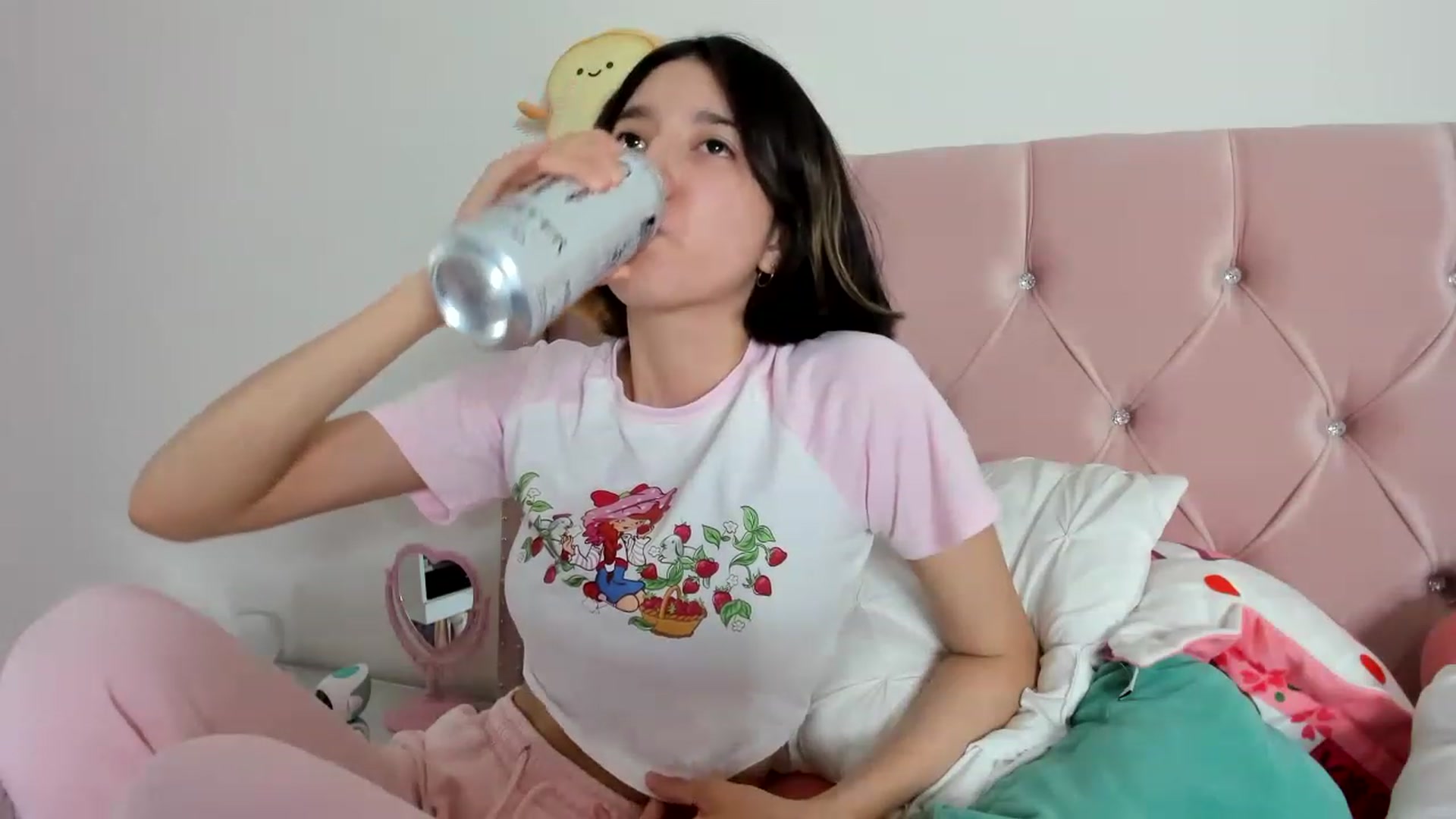 Gallery image thumbnail from Cherrycute666's myfreecams stream on, 02/07/2023, 04:42 image 17 of 20